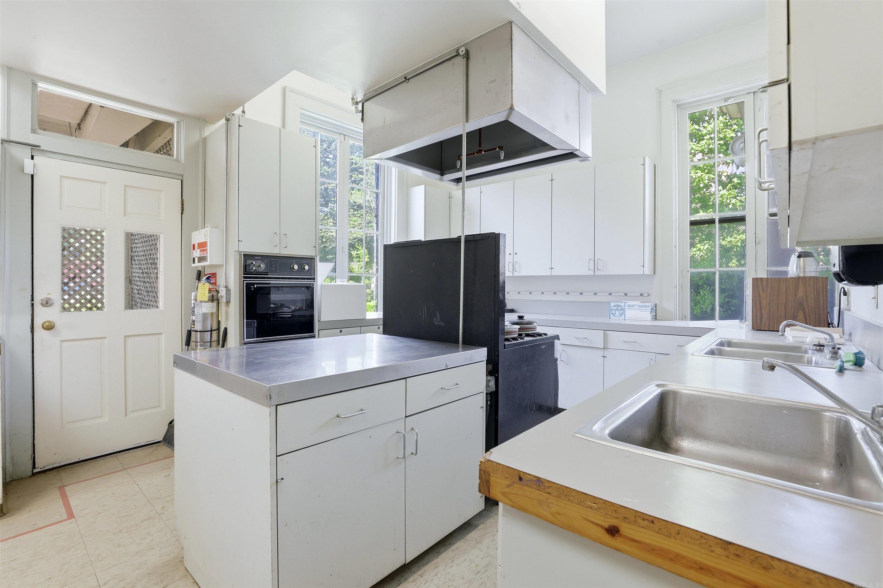 411 E 7th Street Property Photo 19