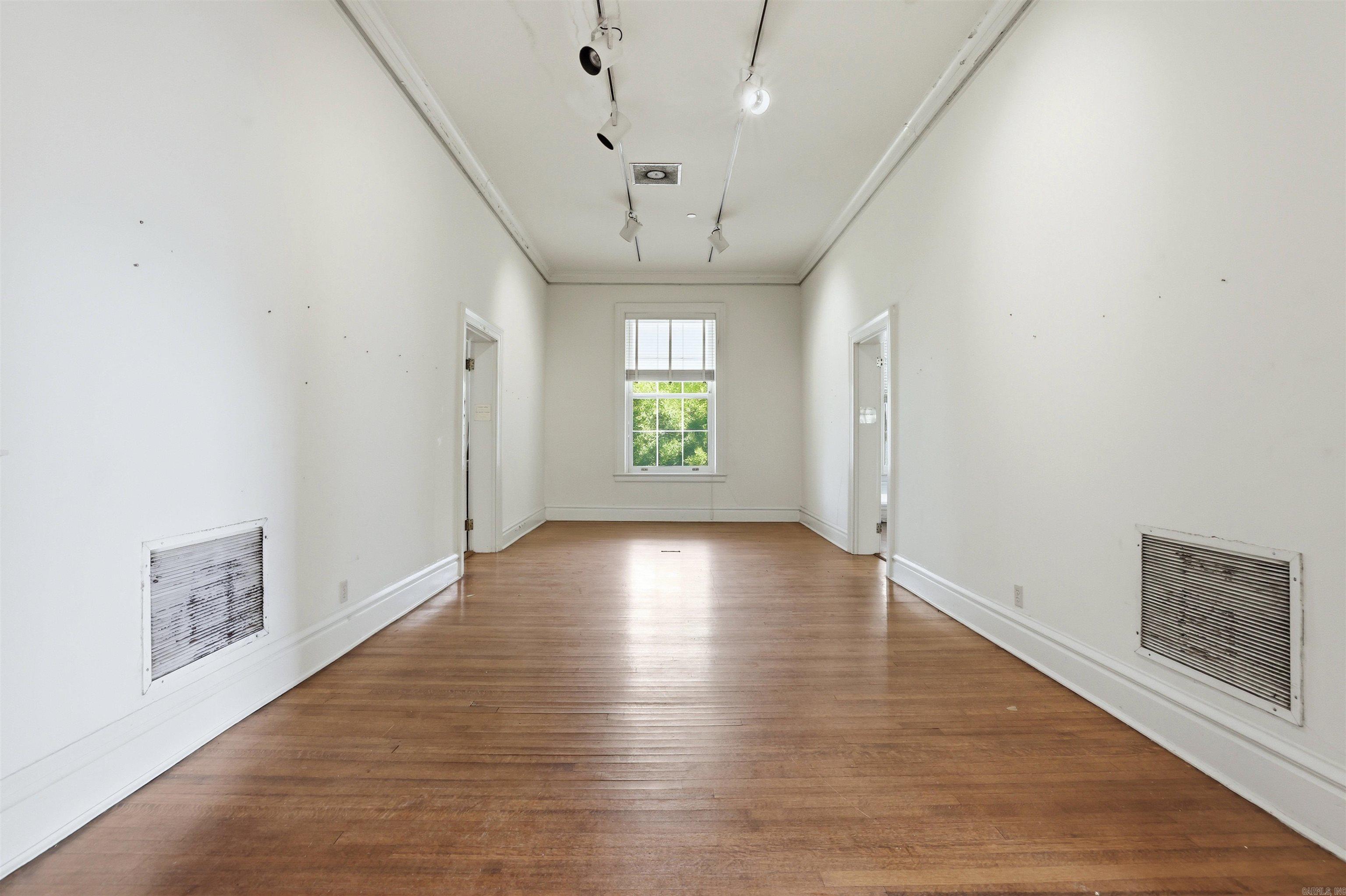 411 E 7th Street Property Photo 26