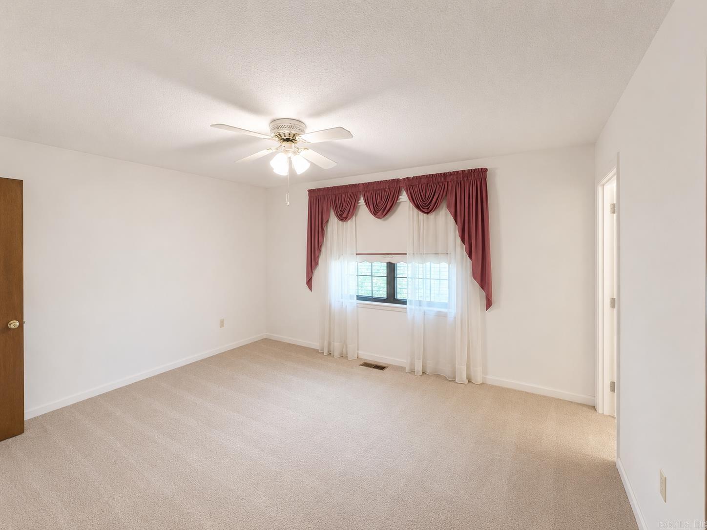 525 Central Landing Blvd Property Photo 4