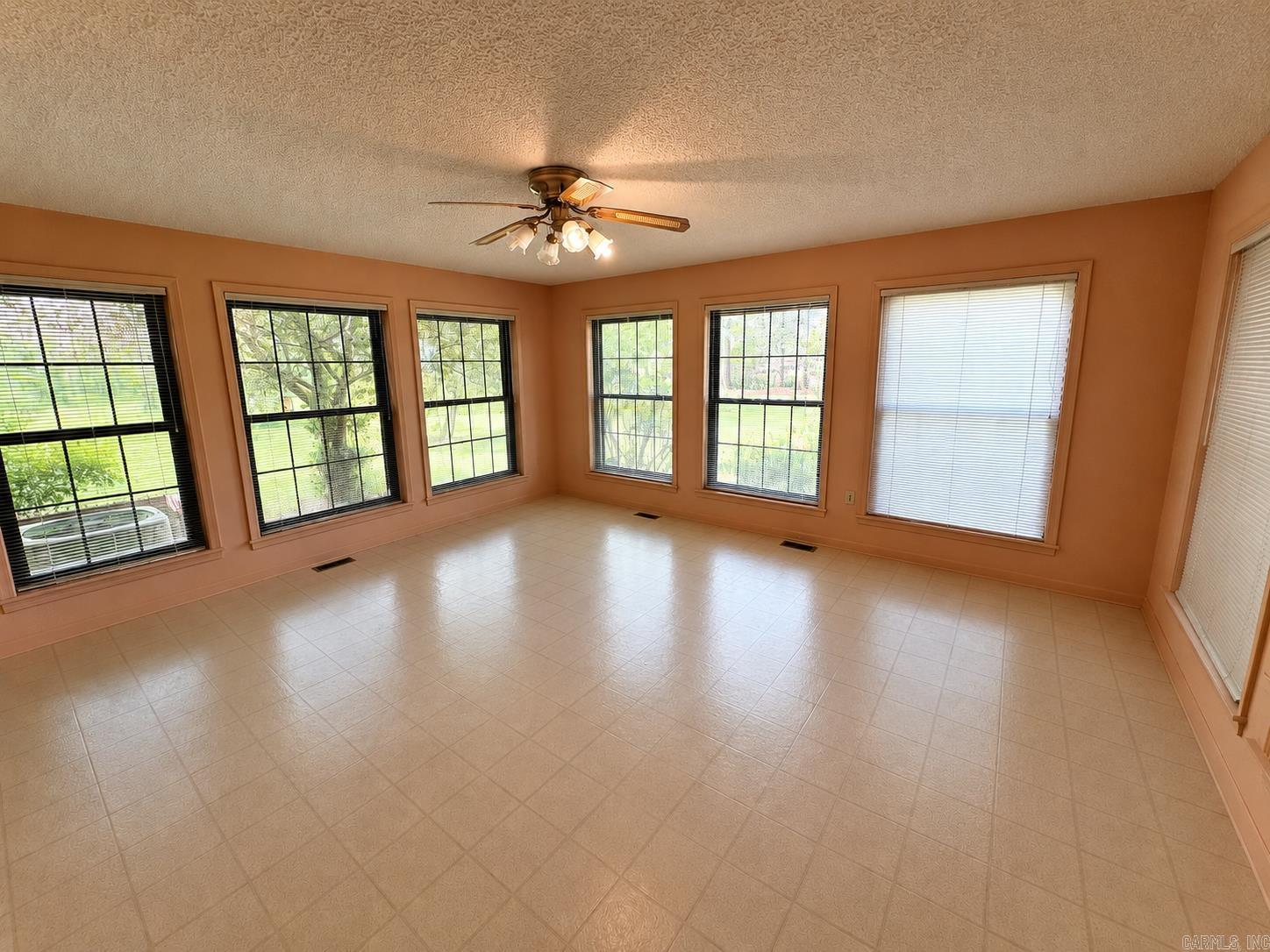 525 Central Landing Blvd Property Photo 11