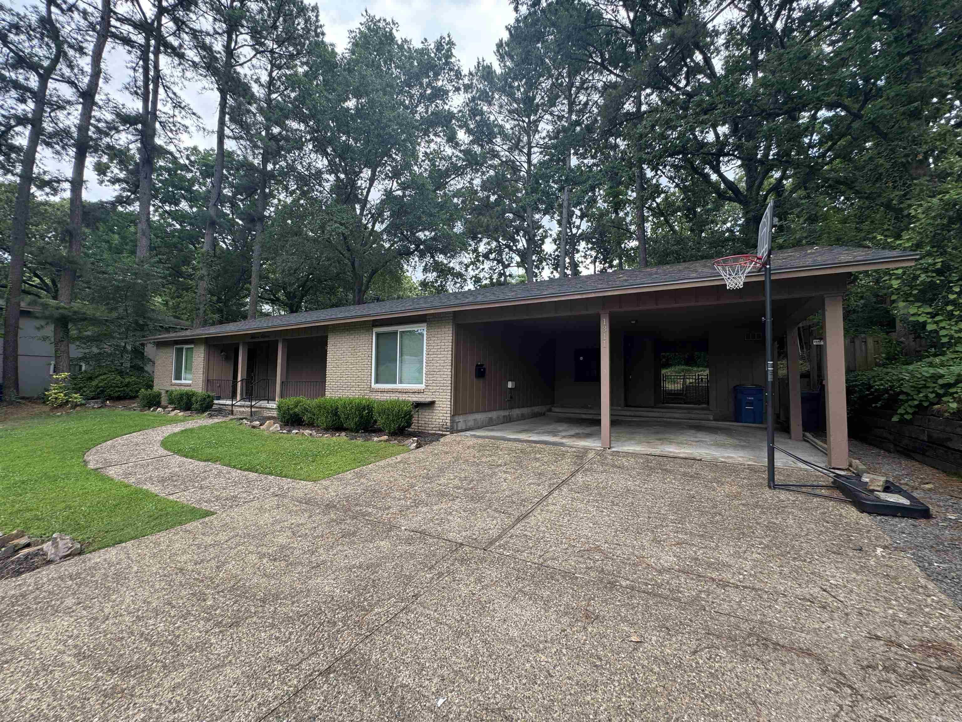 1311 Starfield Road Property Photo 7