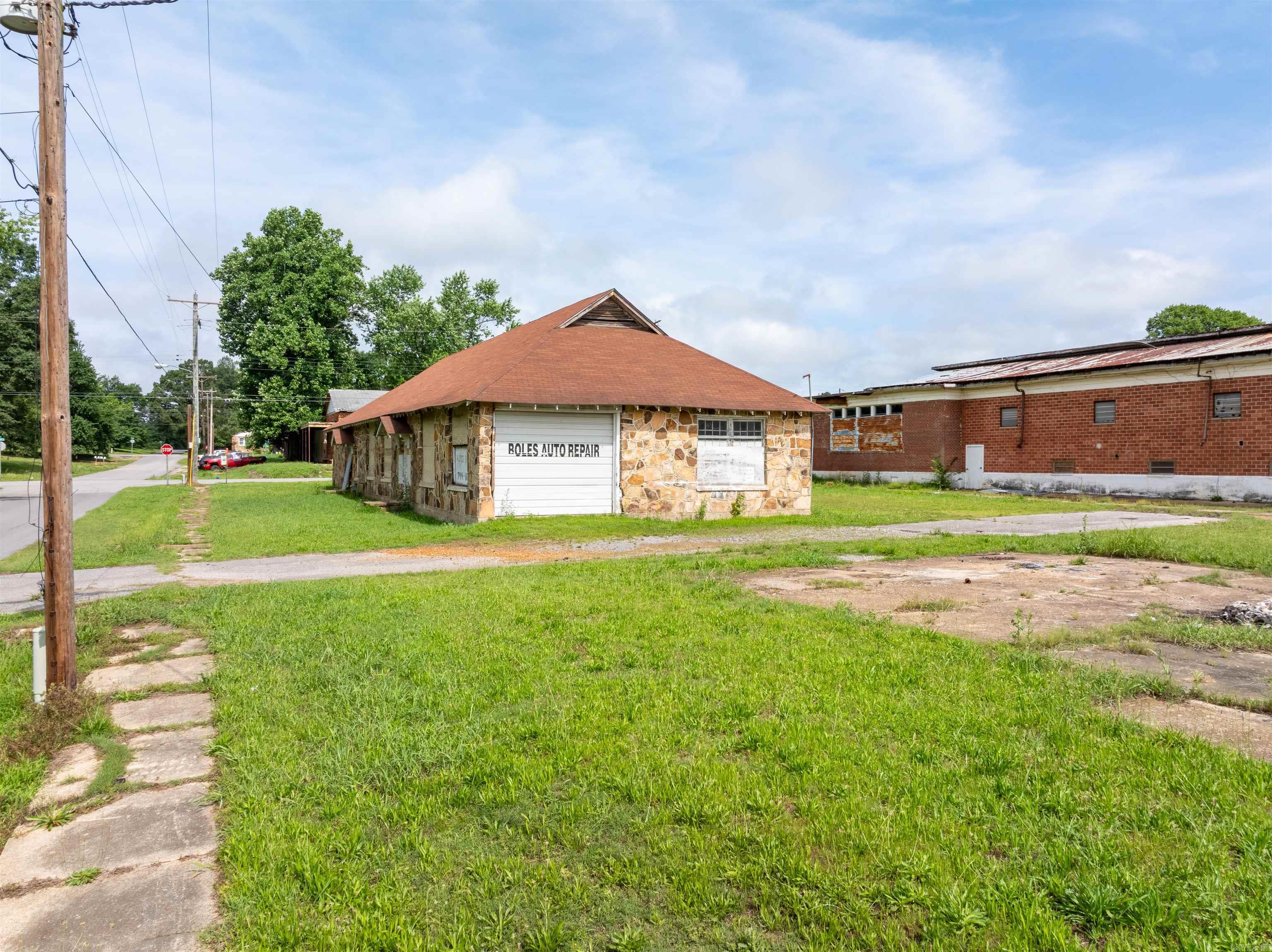 450 College Street Property Photo 5