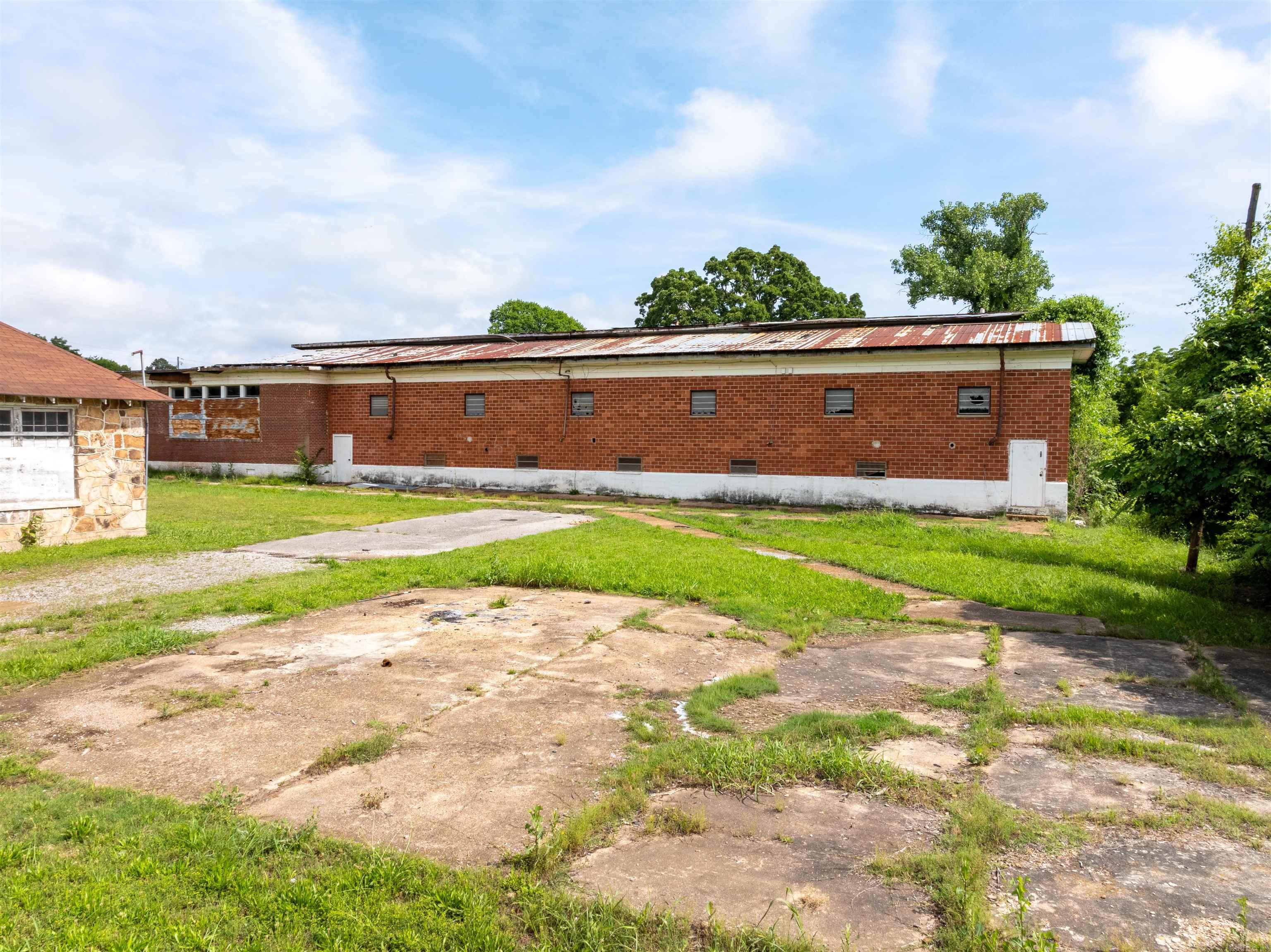 450 College Street Property Photo 6