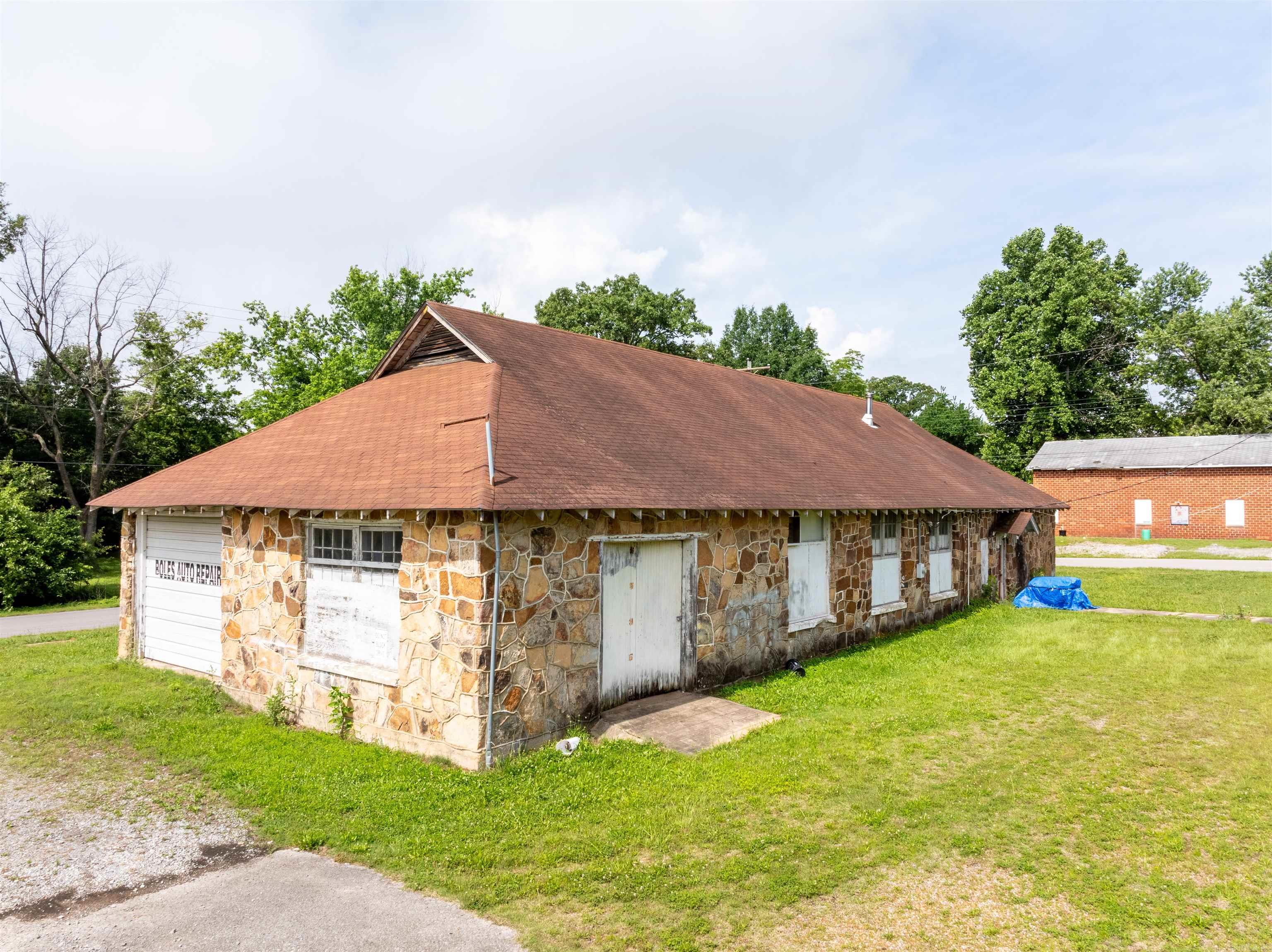 450 College Street Property Photo 8