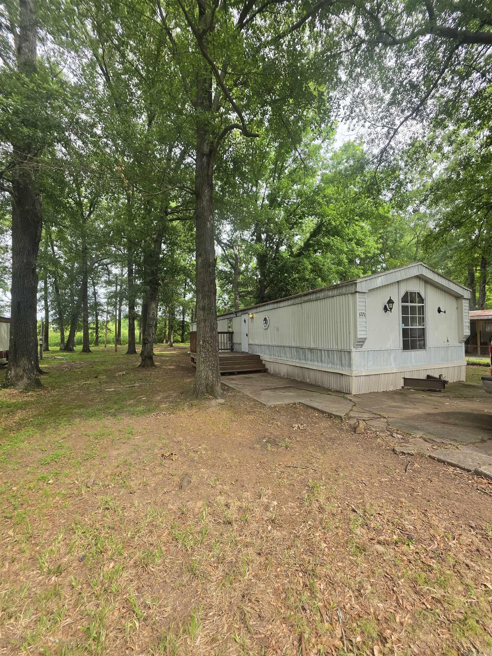 1721 Leonard Drive Property Photo 2