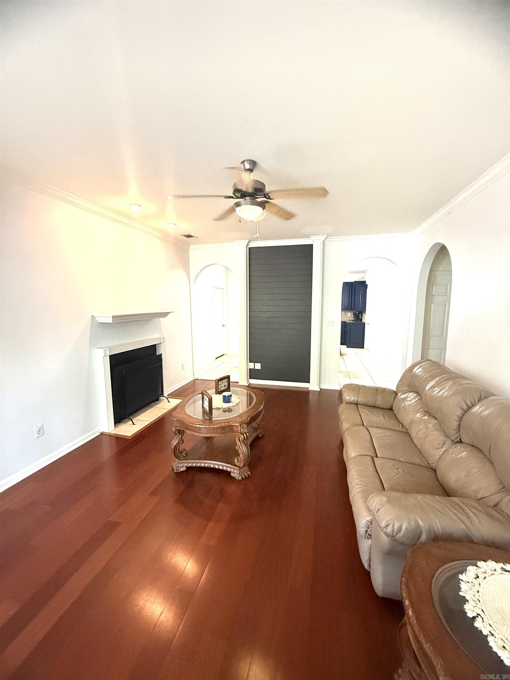 519 S Market St Property Photo 8