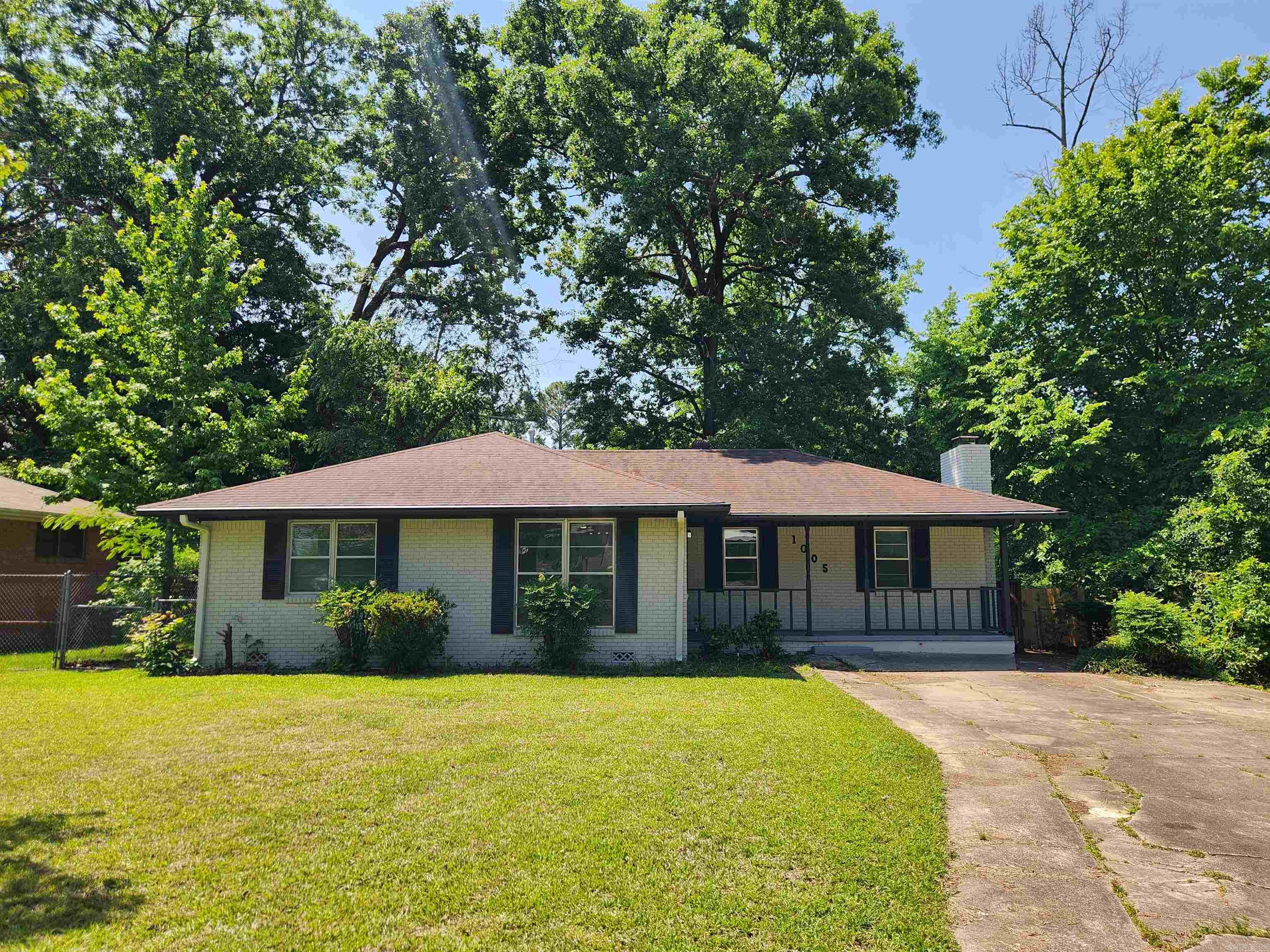 1005 Thompson Street Property Photo 1