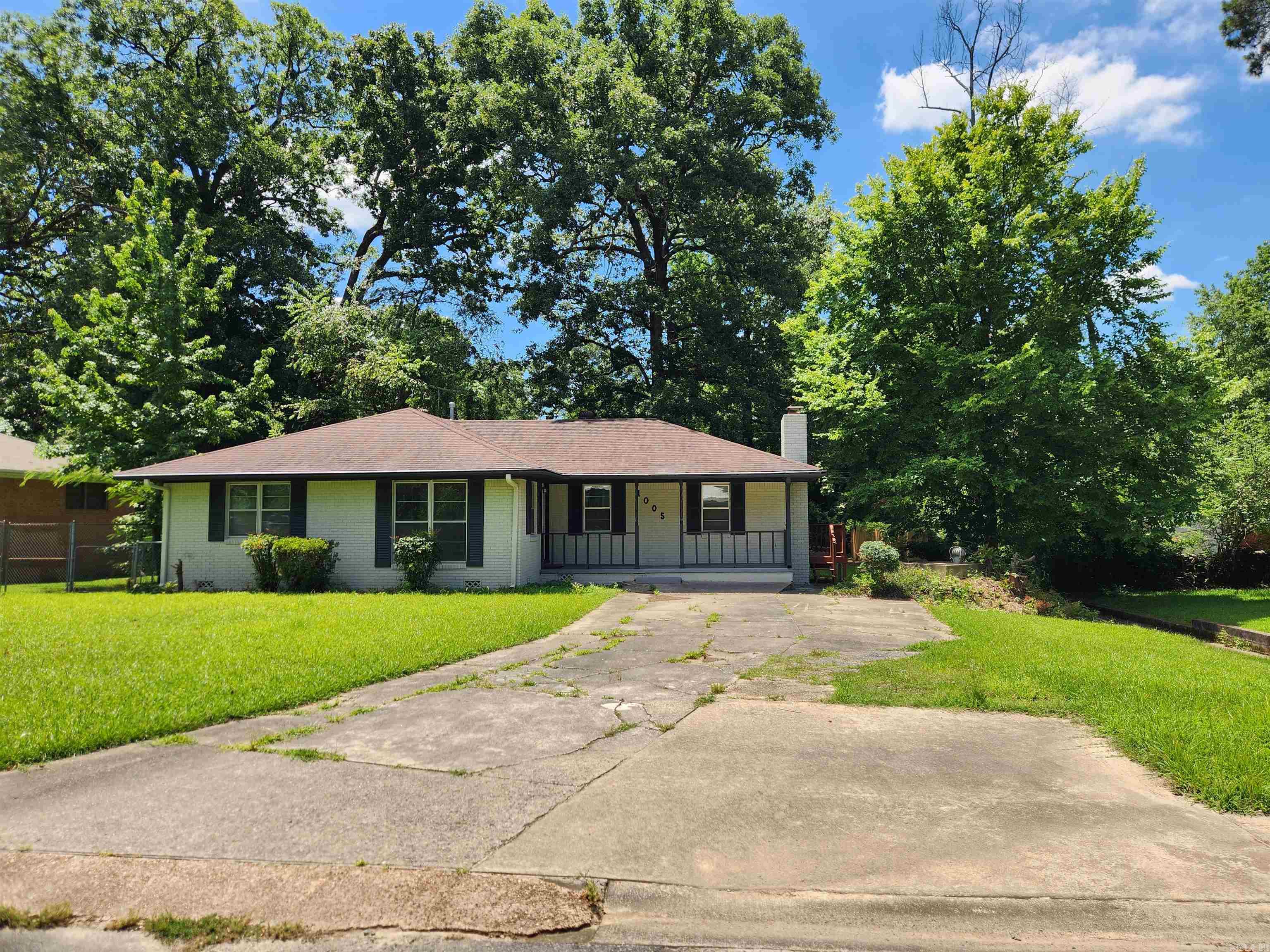 1005 Thompson Street Property Photo 3
