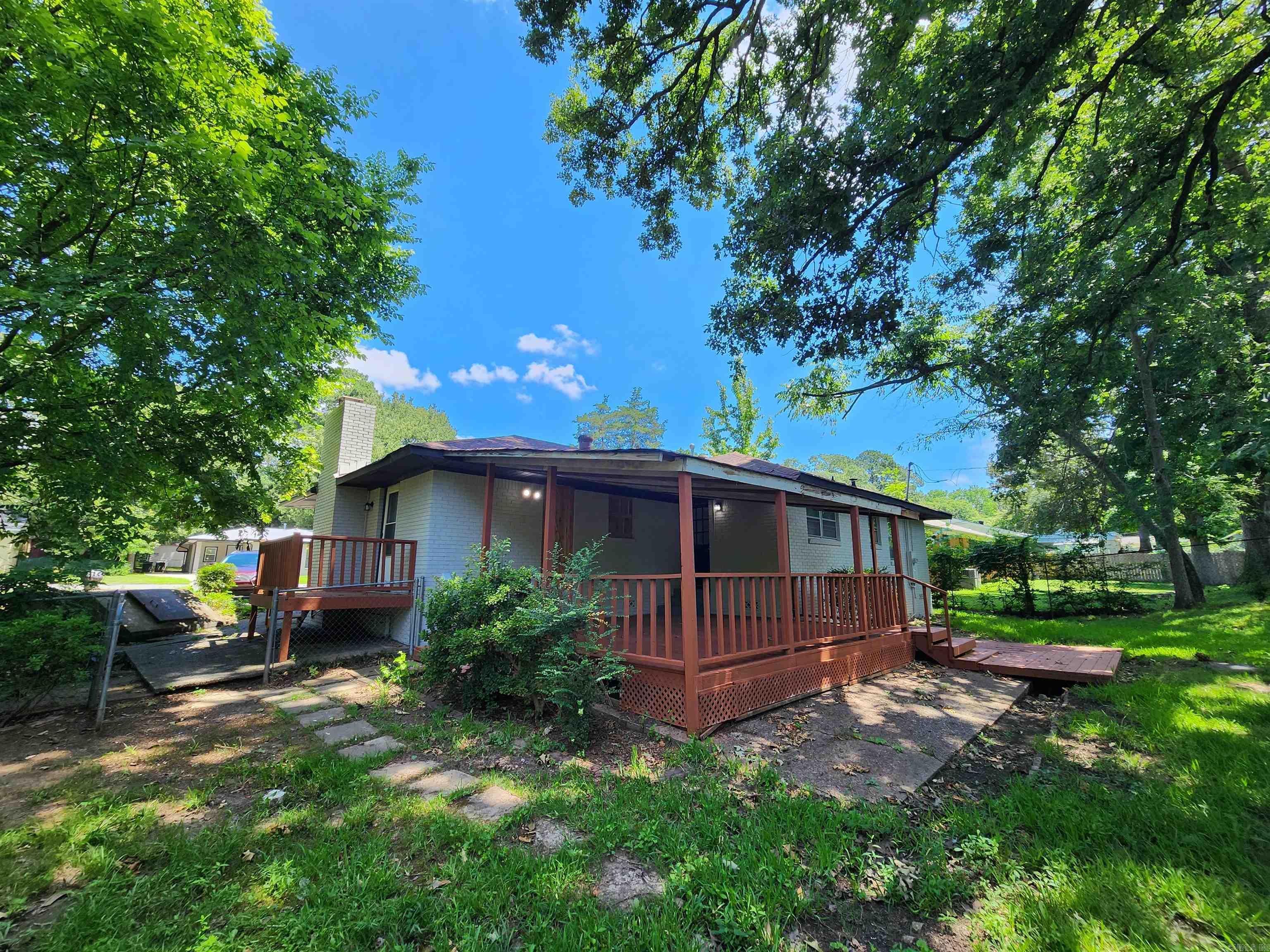 1005 Thompson Street Property Photo 7