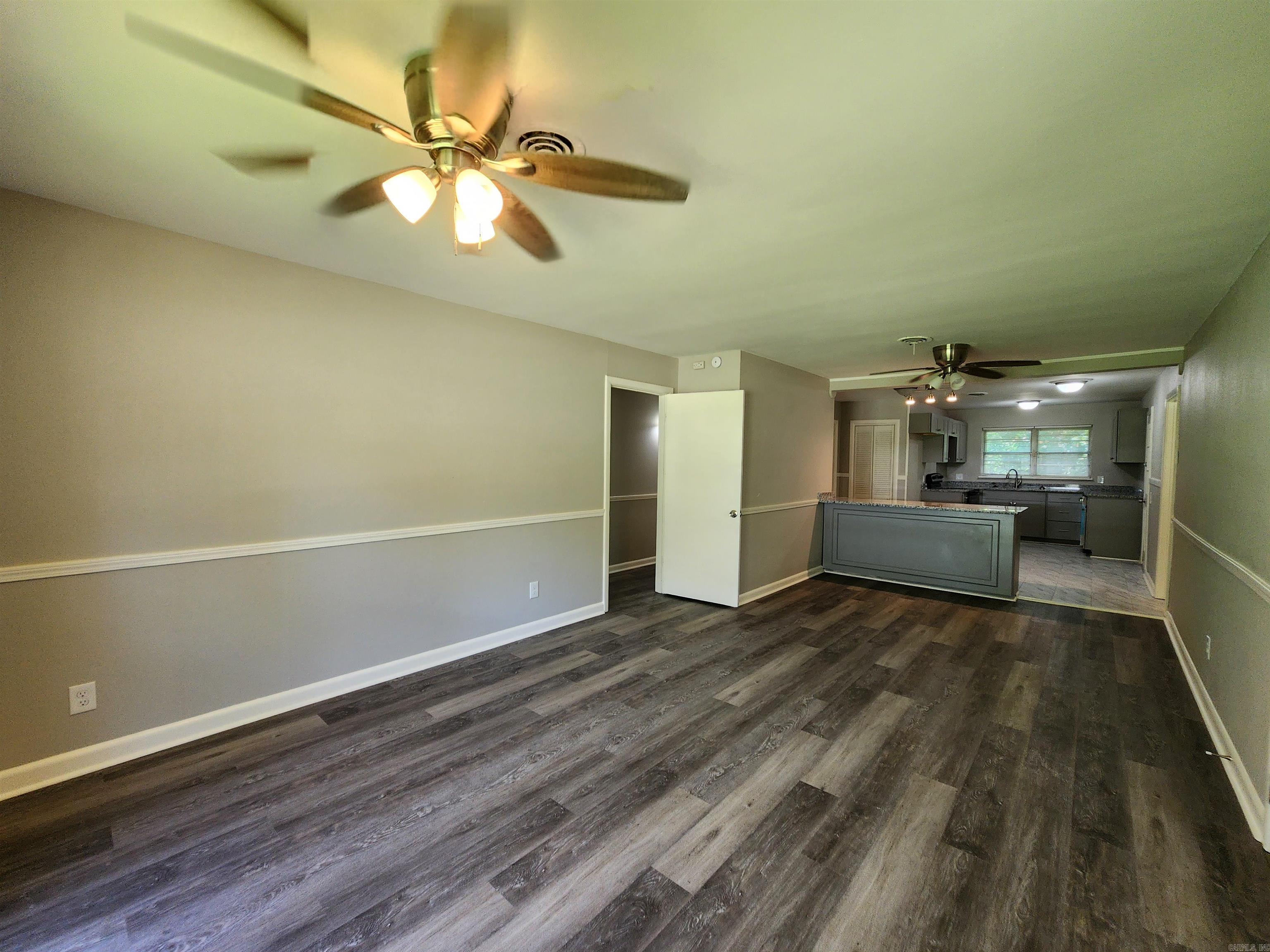 1005 Thompson Street Property Photo 10