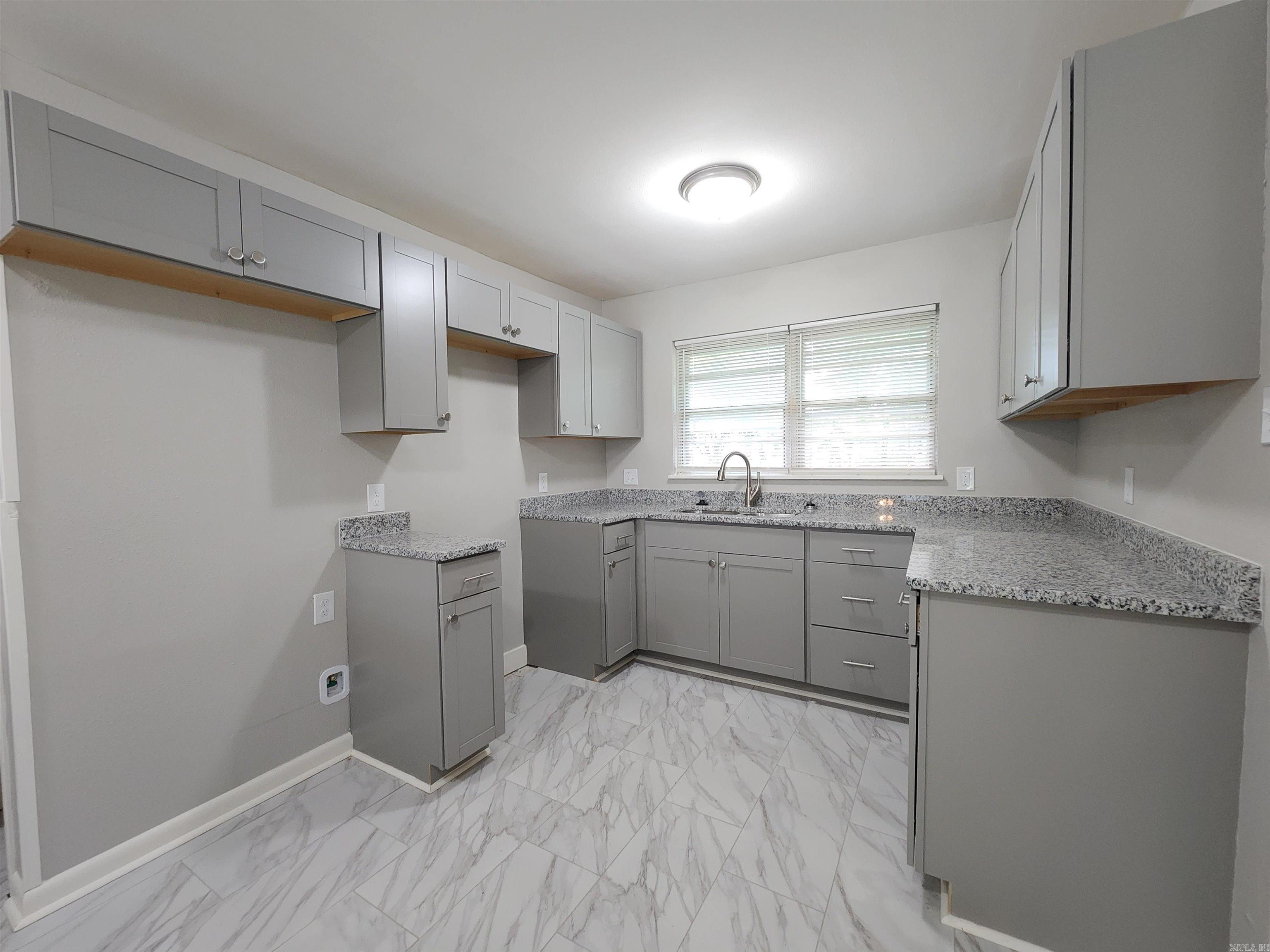 1005 Thompson Street Property Photo 14