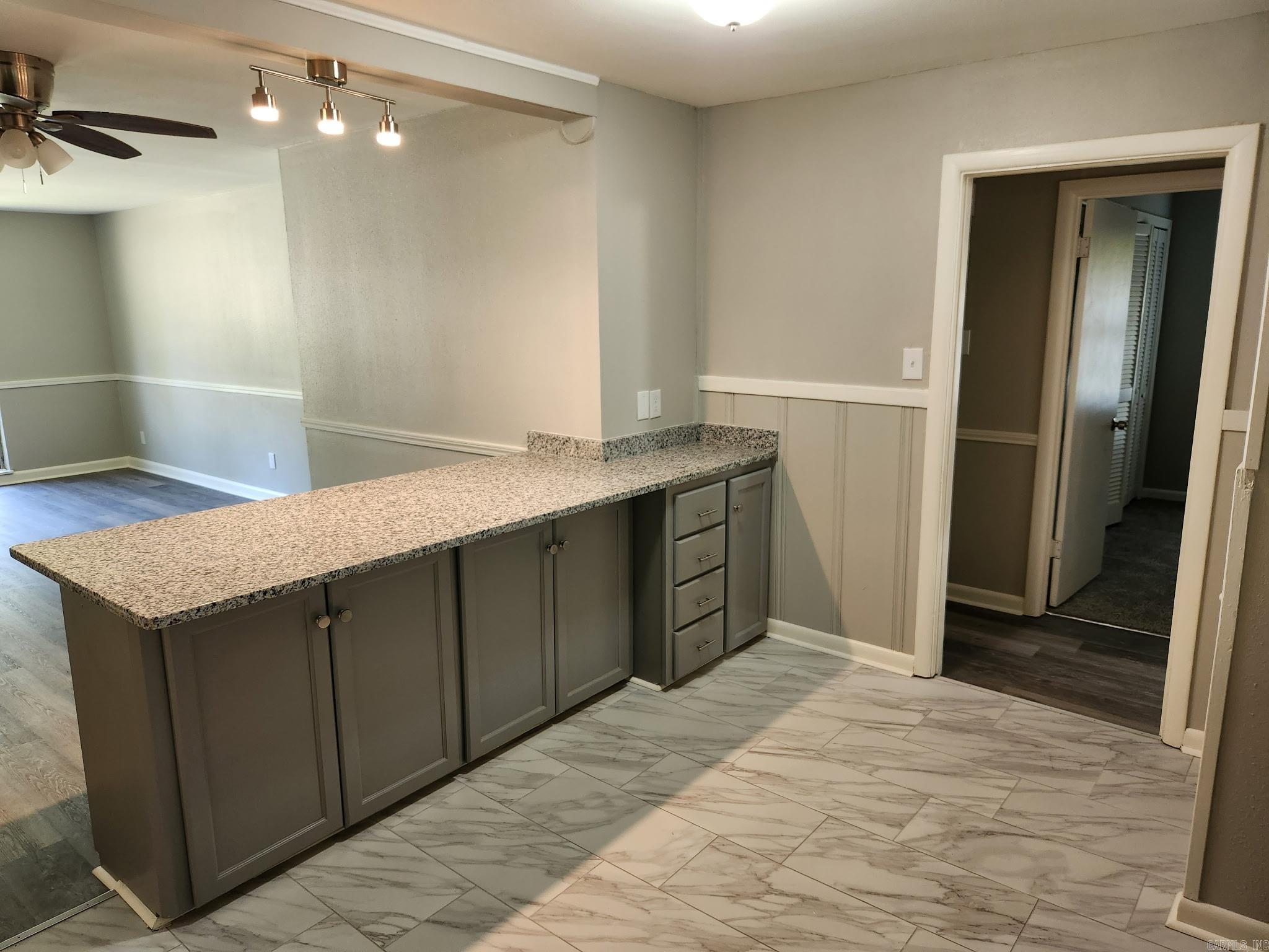 1005 Thompson Street Property Photo 15