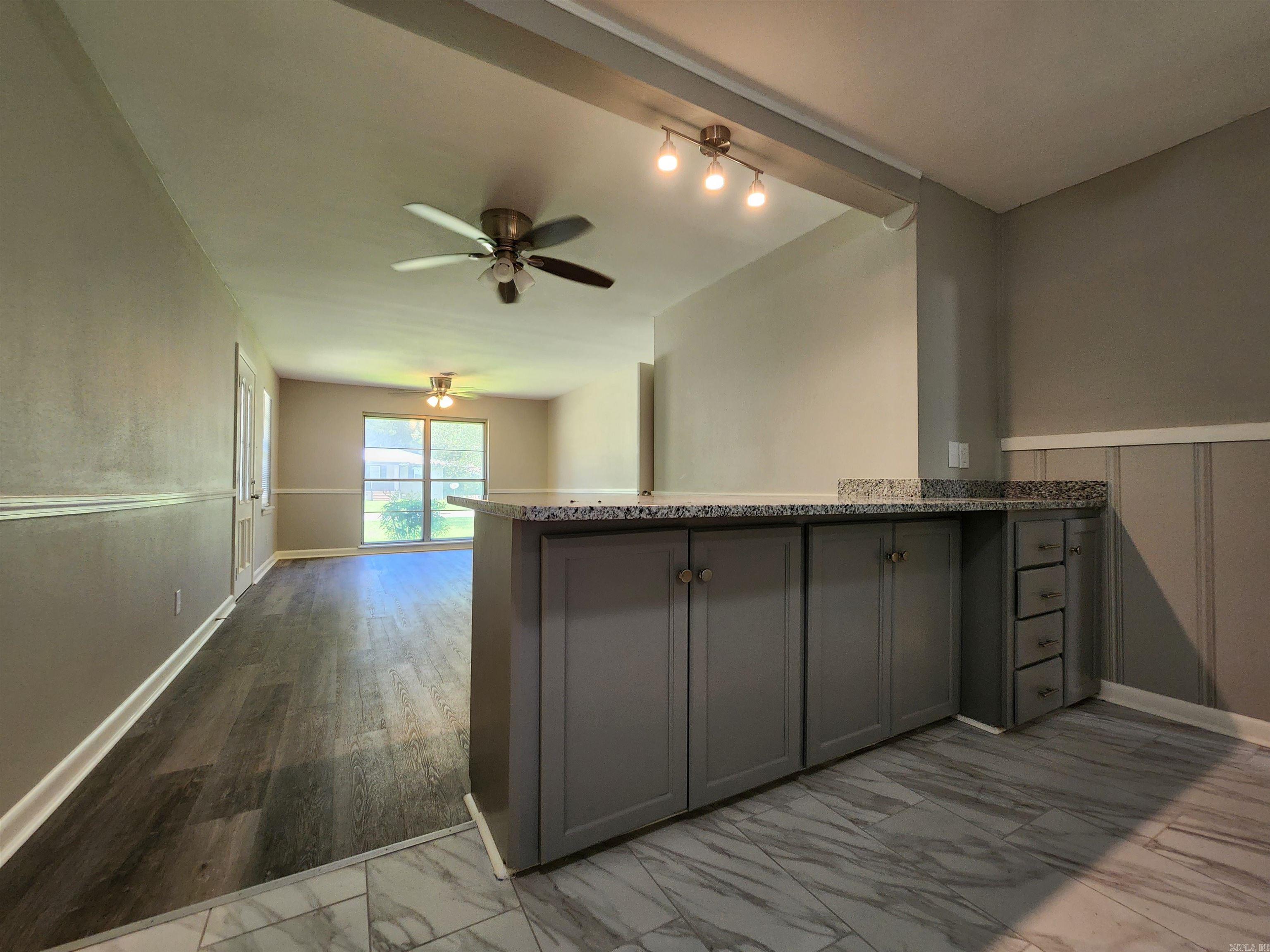 1005 Thompson Street Property Photo 16