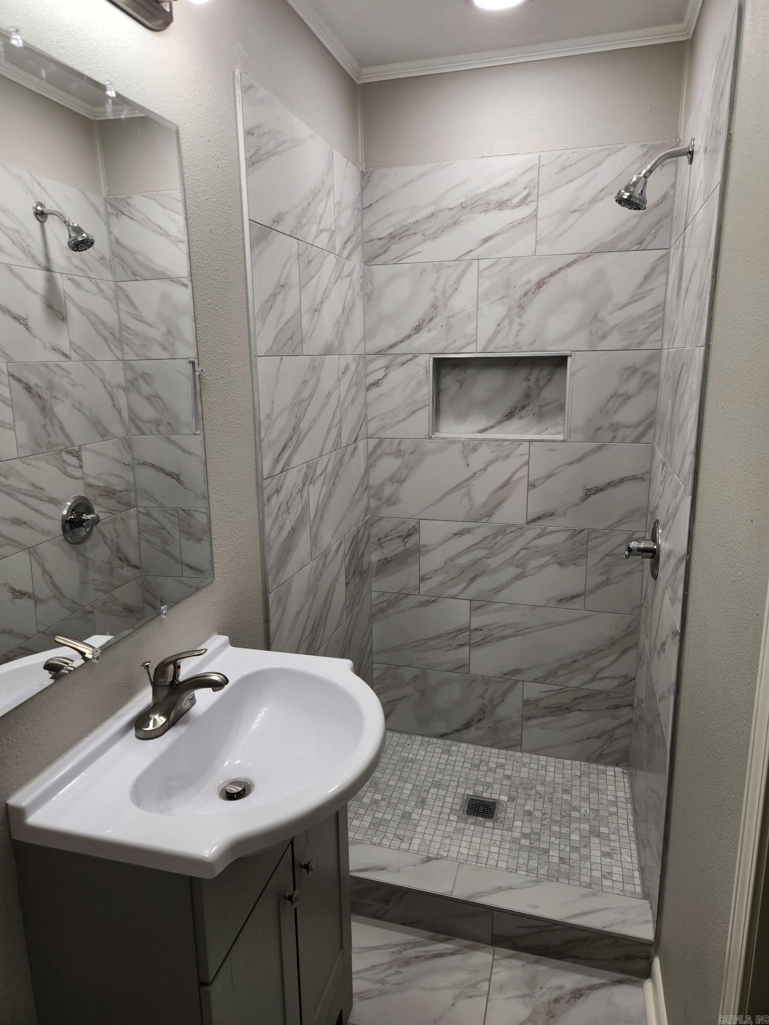 1005 Thompson Street Property Photo 25