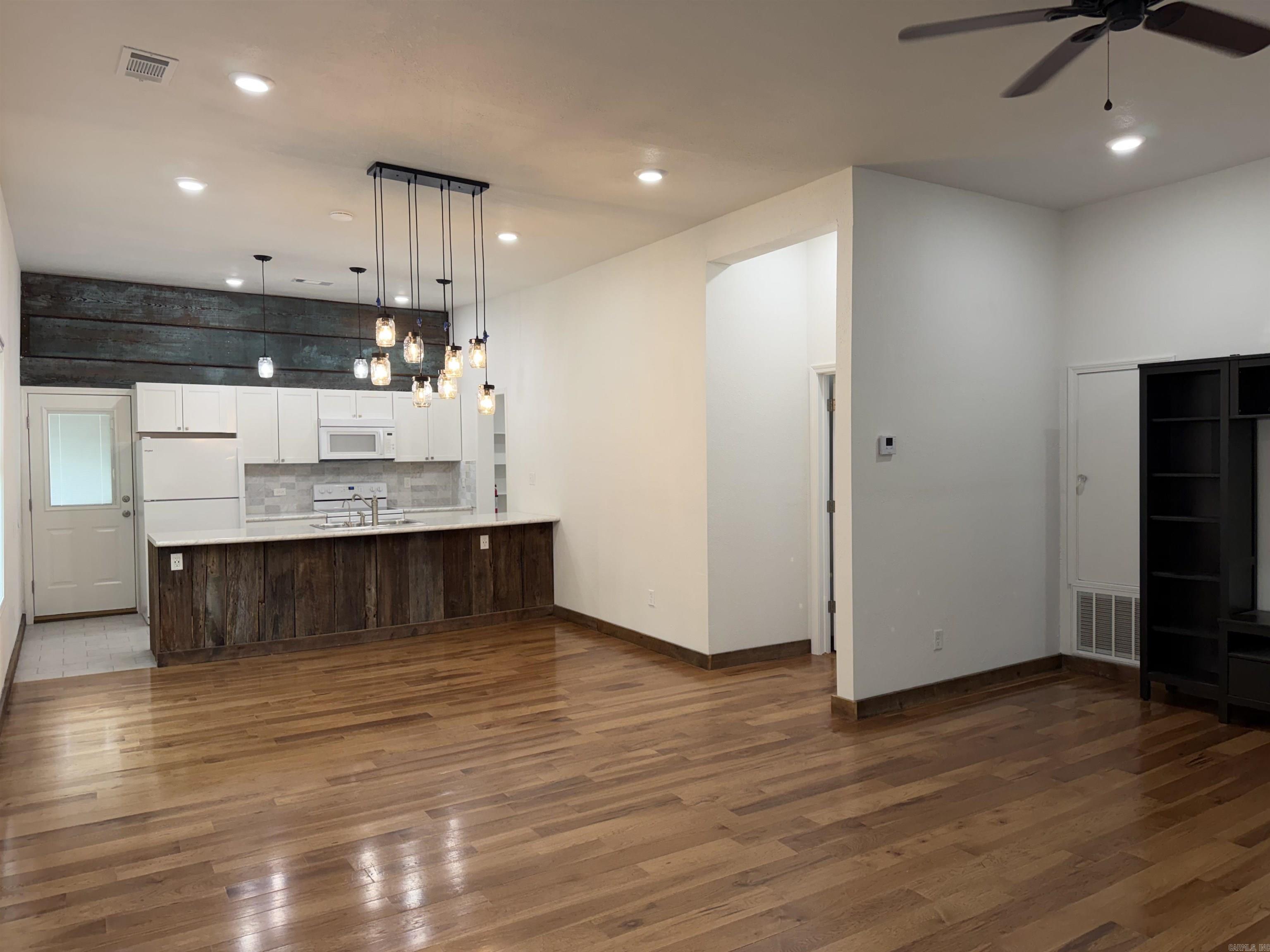 405 N Broadway Property Photo 10