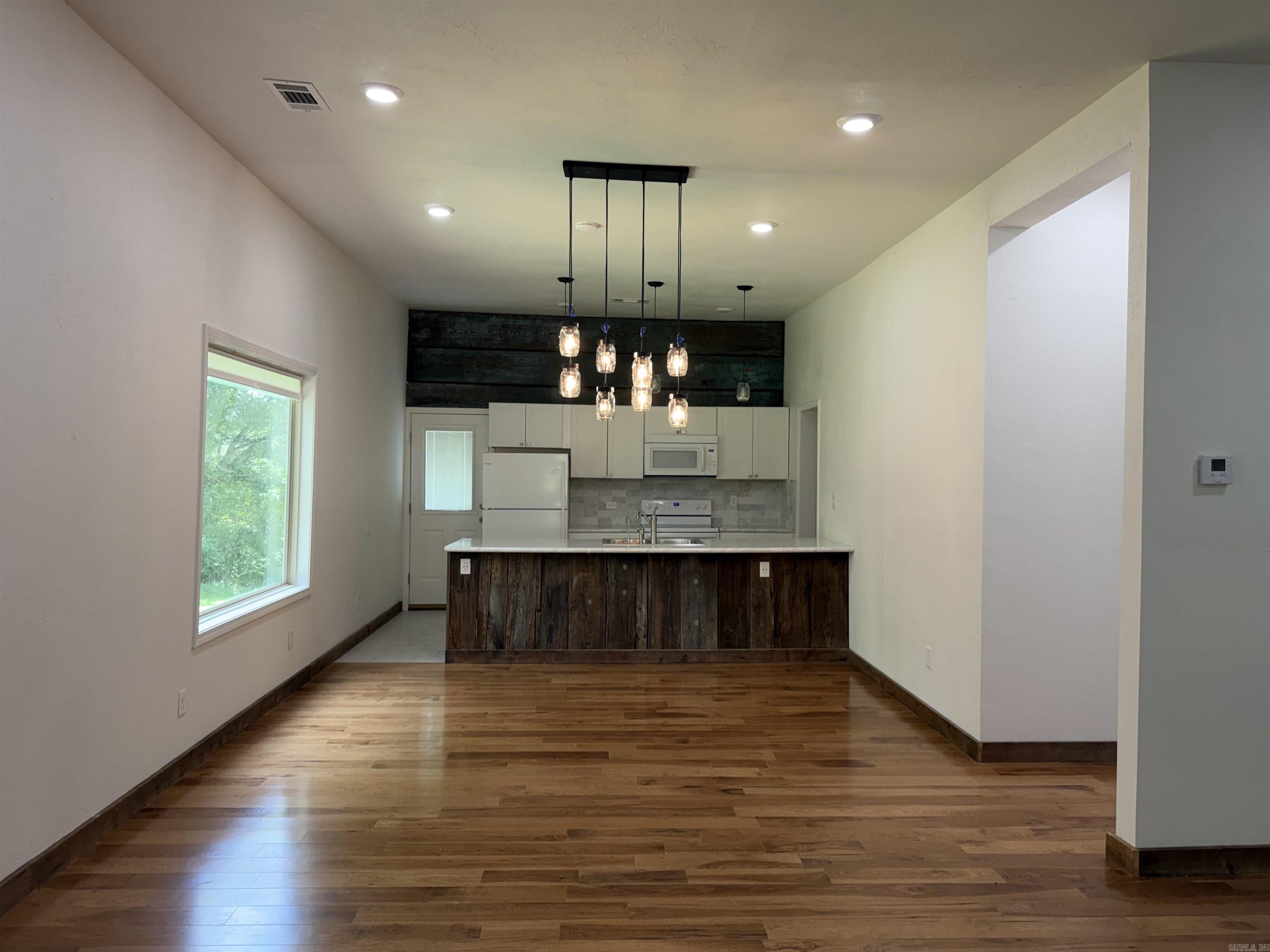 405 N Broadway Property Photo 12
