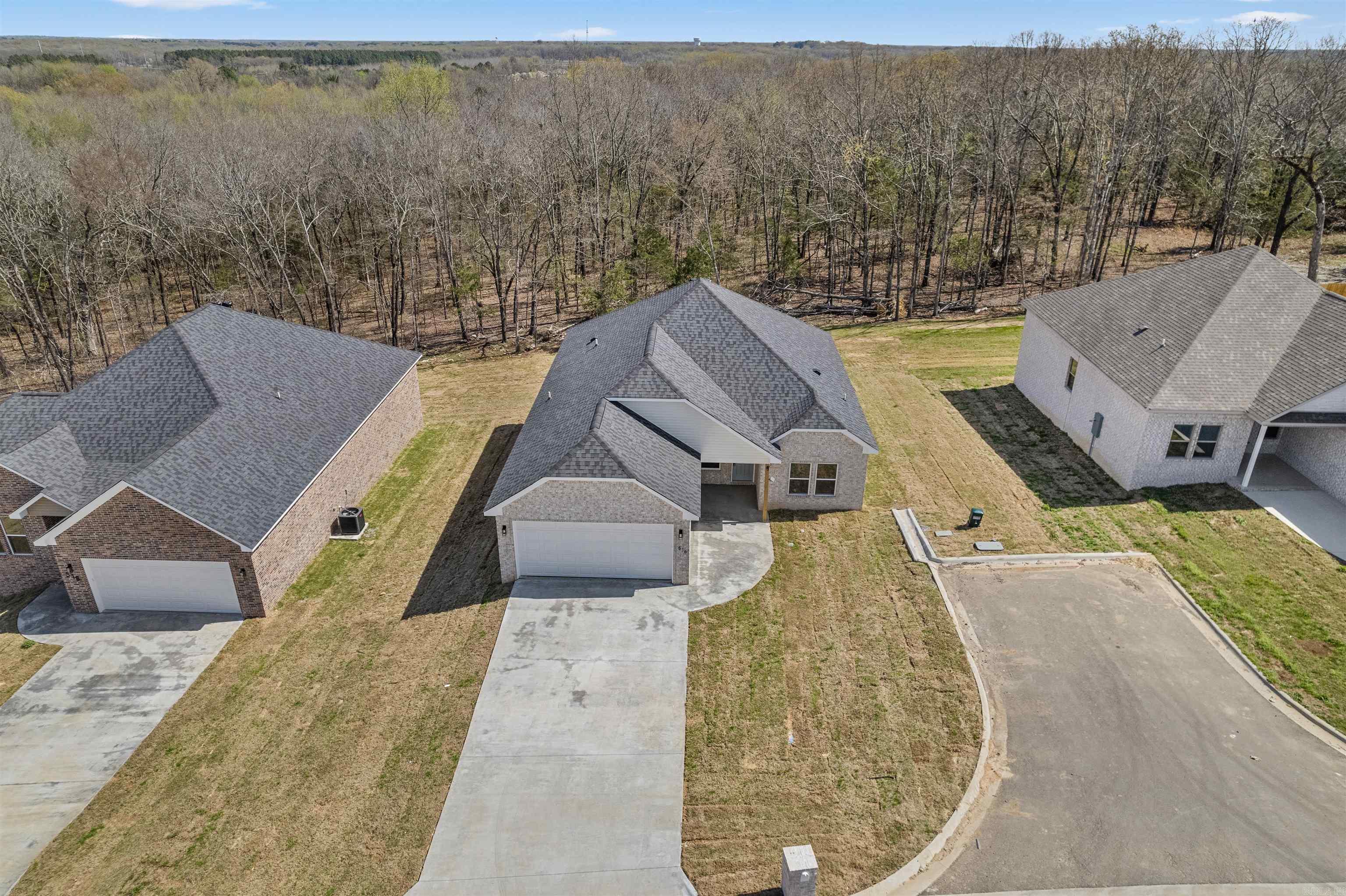 516 Madeleine Circle Property Photo 2