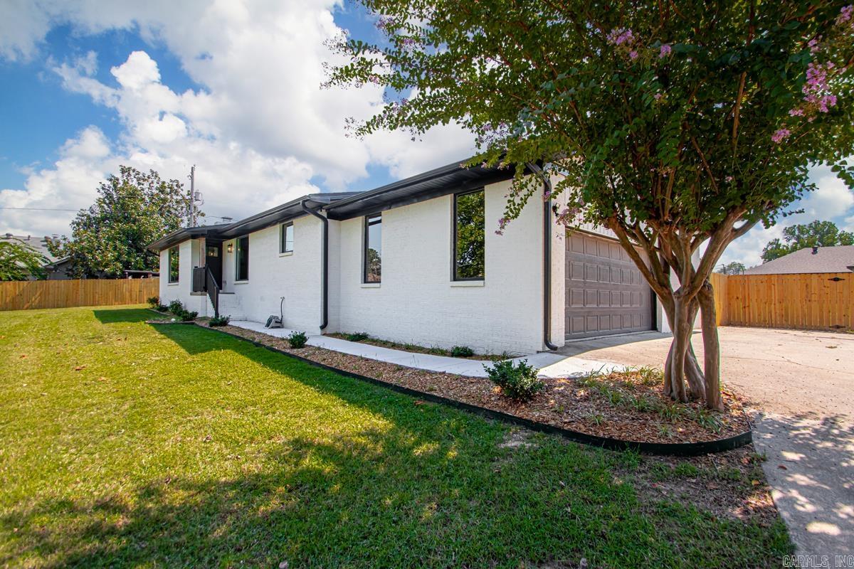 616 E Woodruff Avenue Property Photo 2