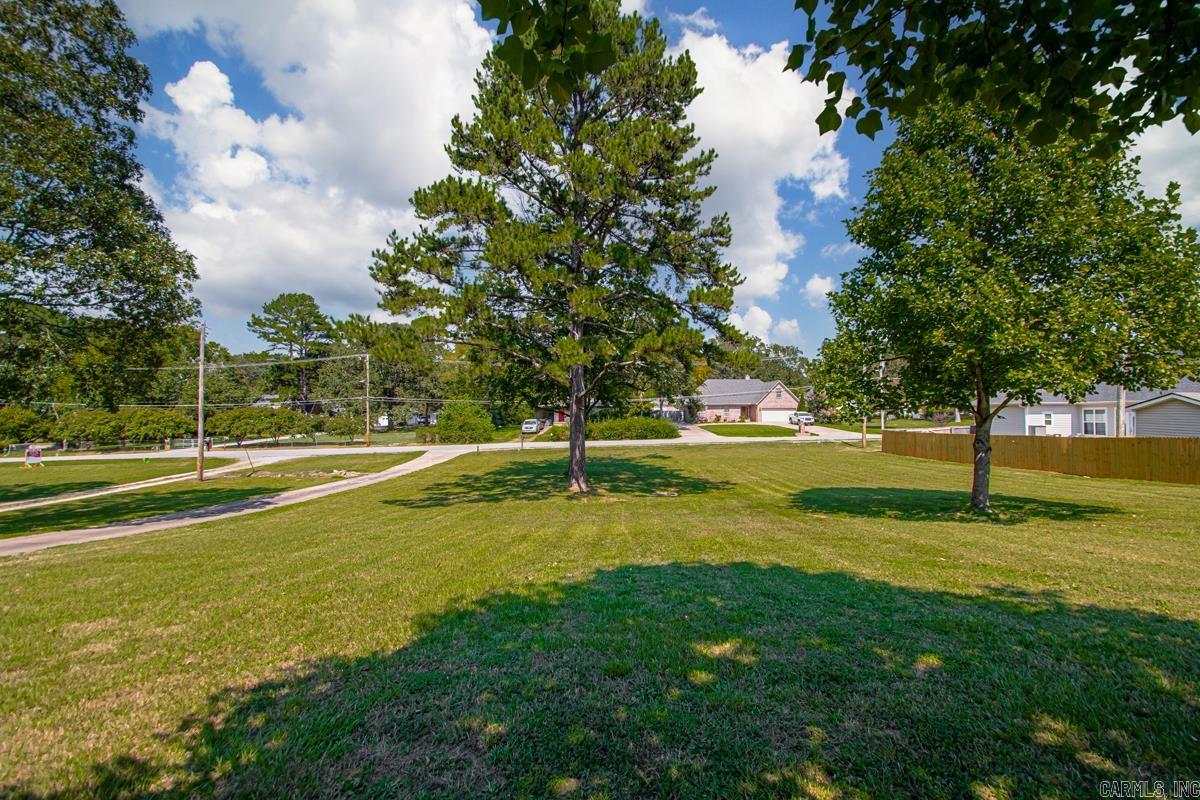 616 E Woodruff Avenue Property Photo 4