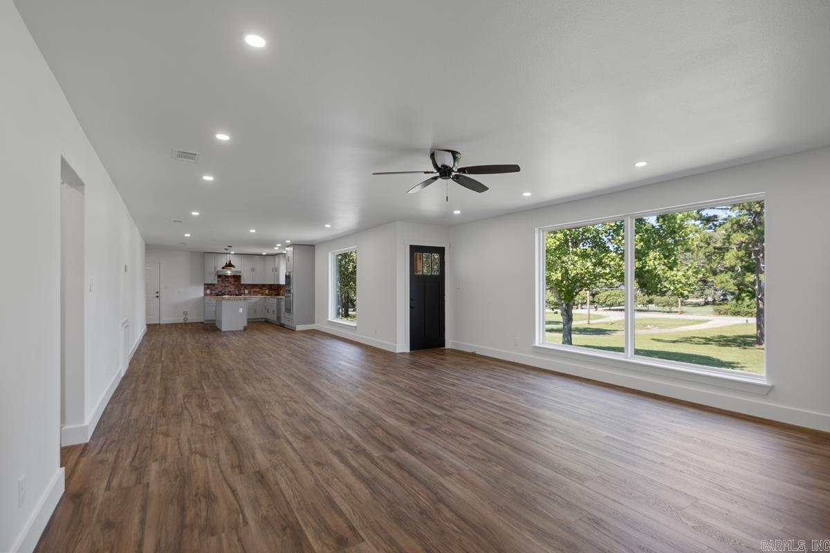 616 E Woodruff Avenue Property Photo 6