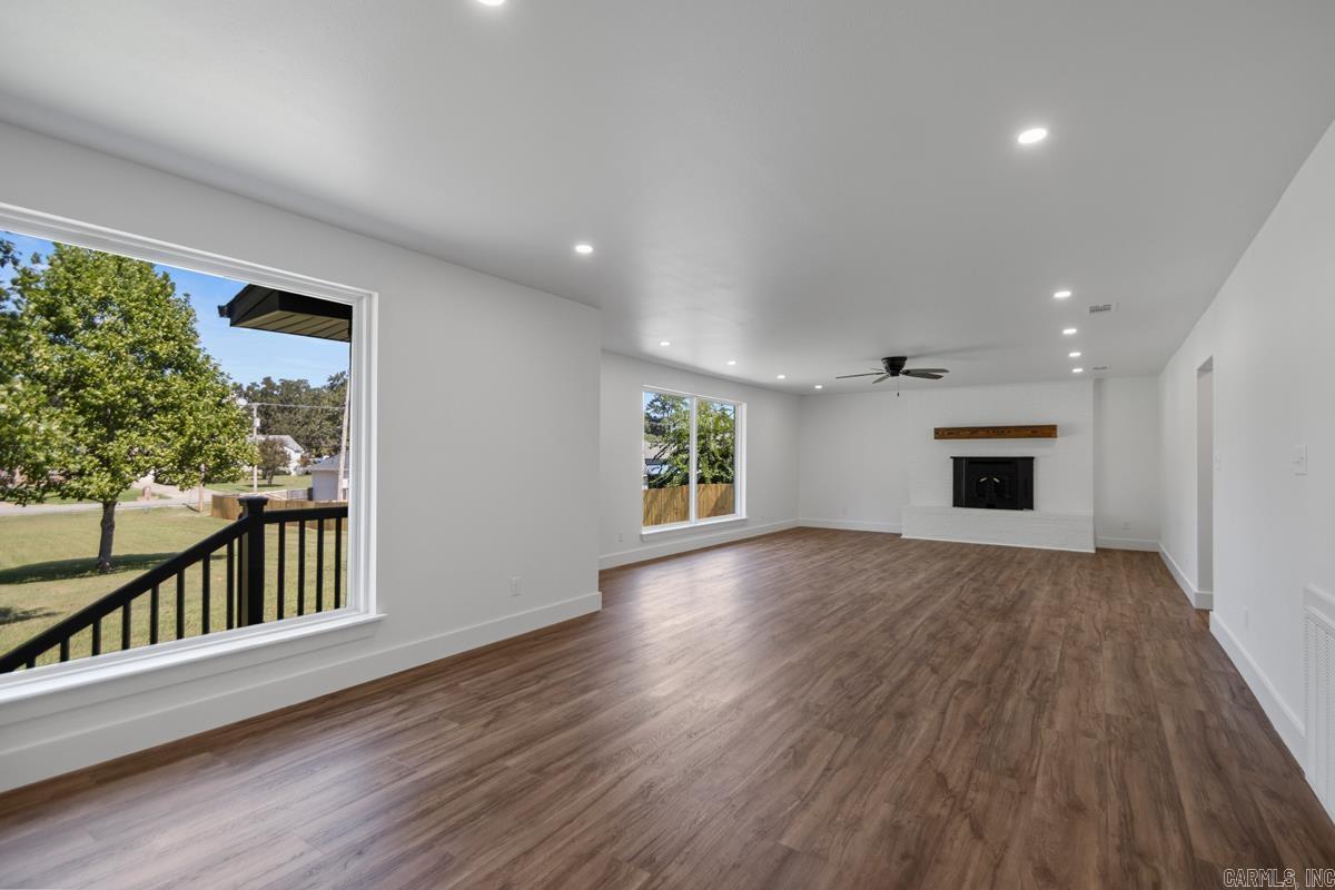 616 E Woodruff Avenue Property Photo 8