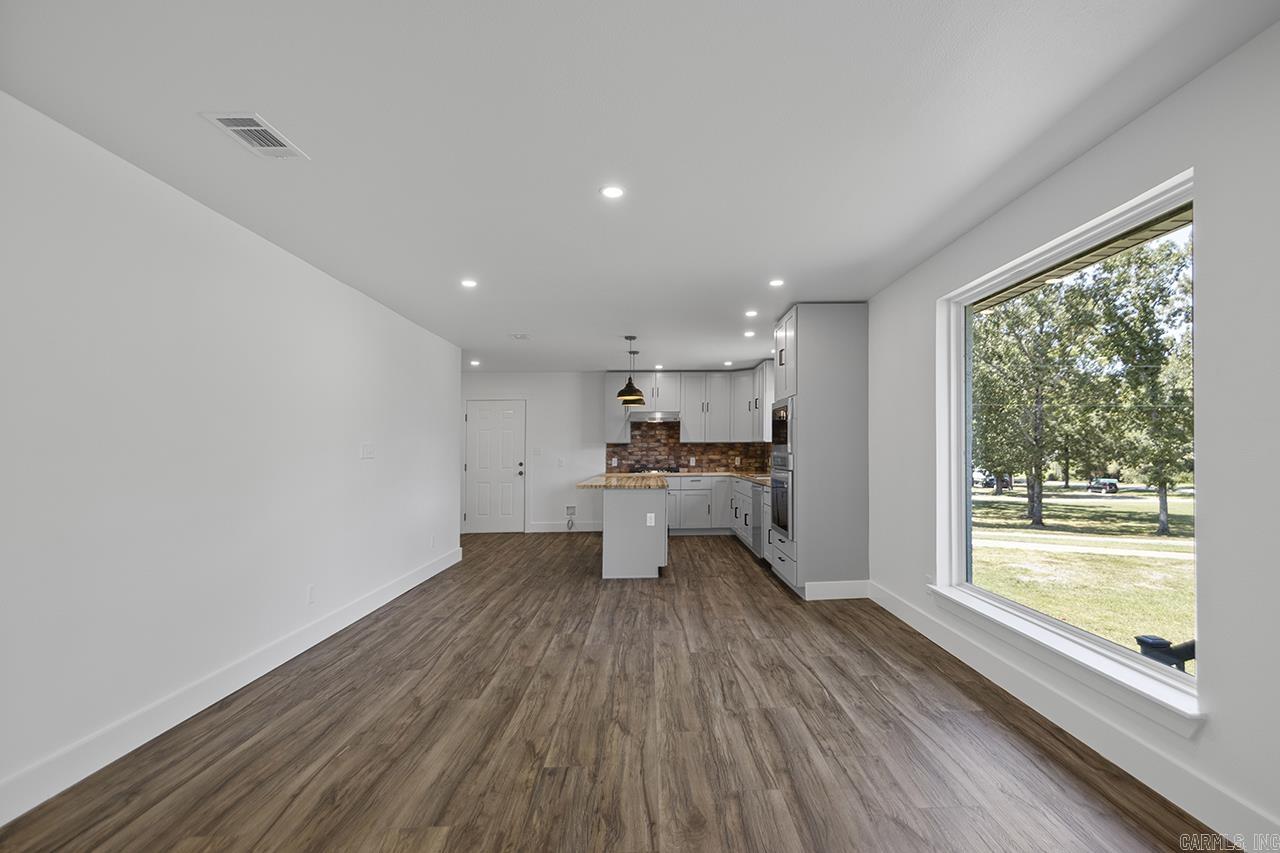 616 E Woodruff Avenue Property Photo 9