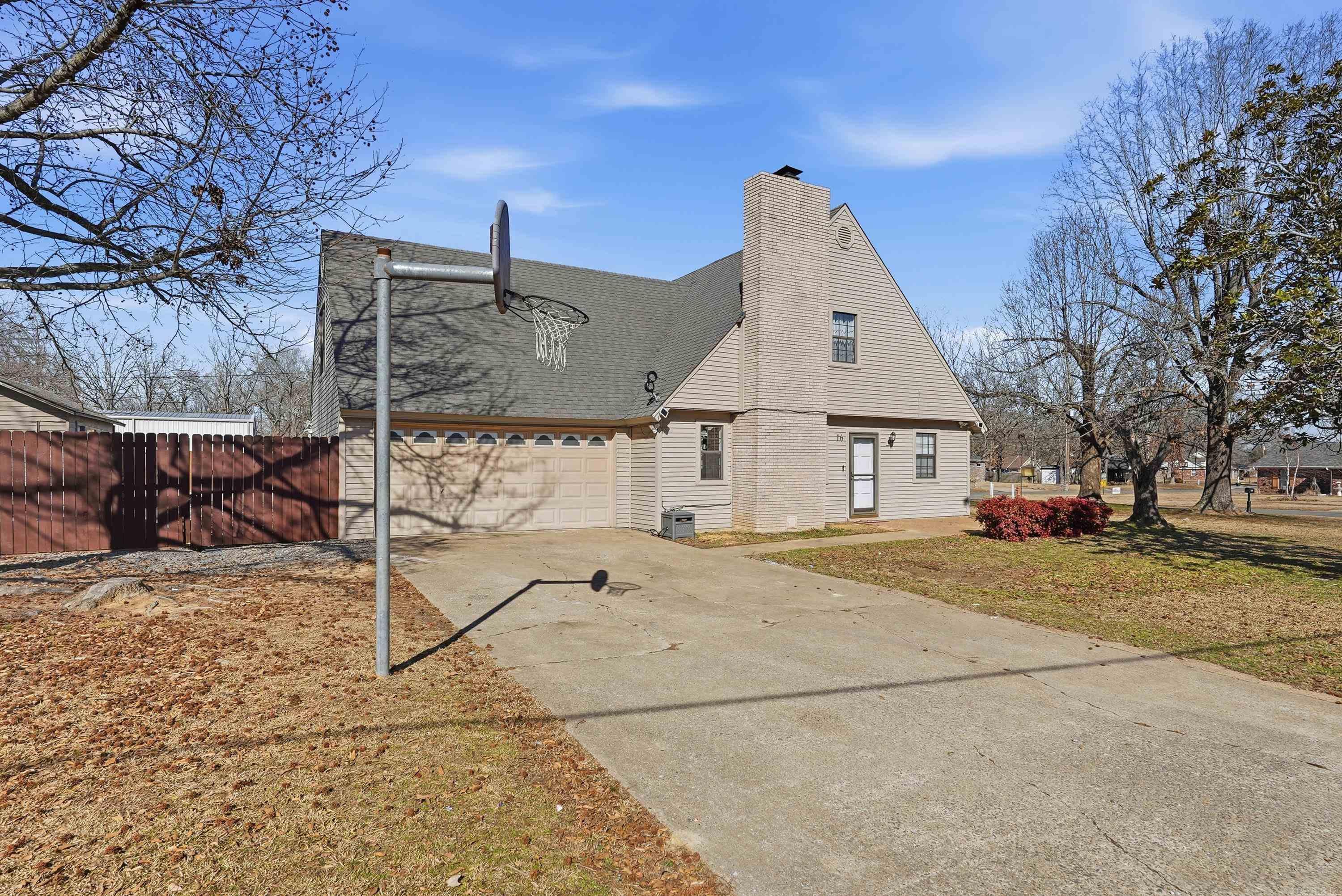 16 Burnett Circle Property Photo 4