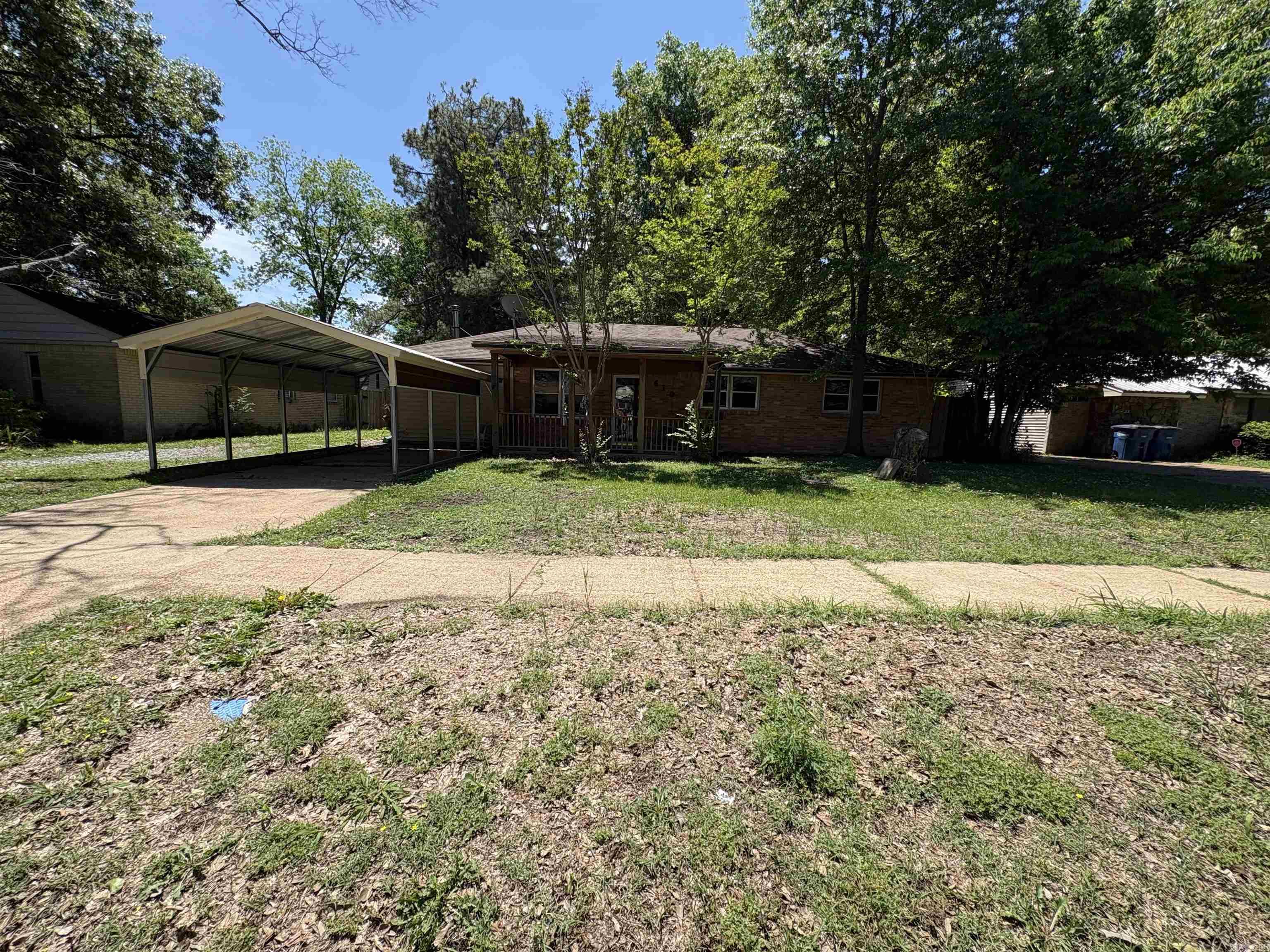 610 N Roselawn Property Photo 1