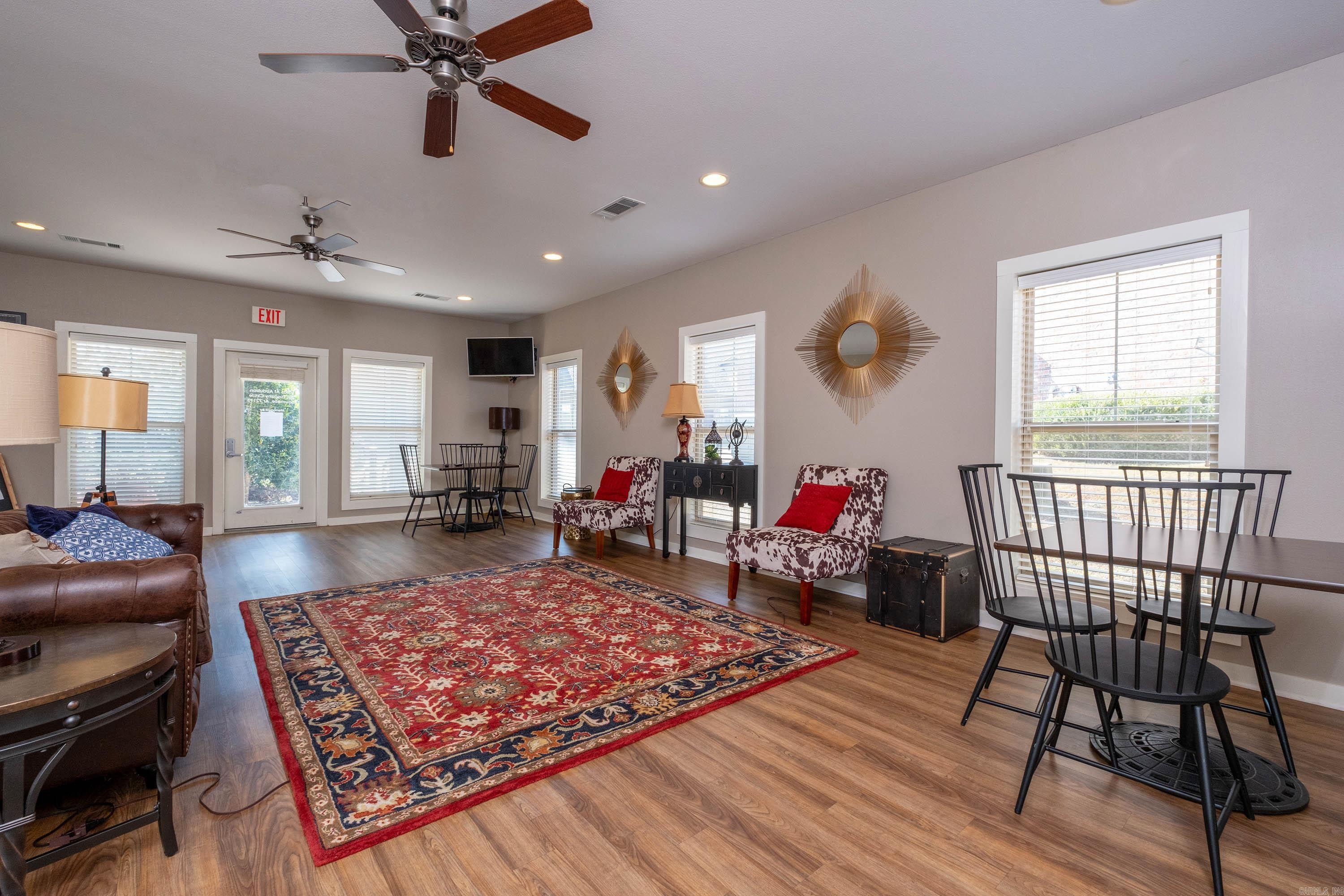 101 Venezia Property Photo 36