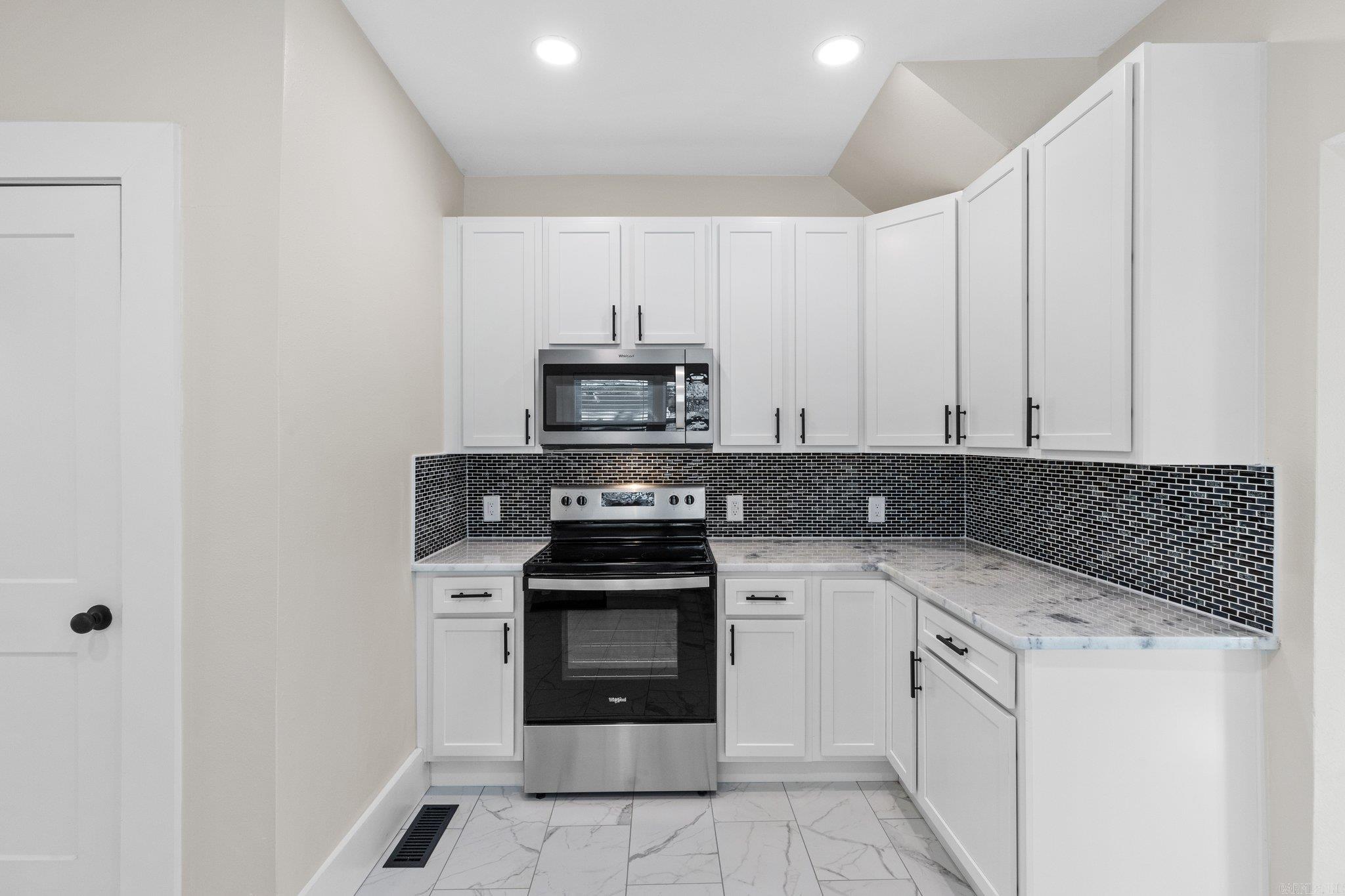 3415 Kavanaugh Boulevard Property Photo 16