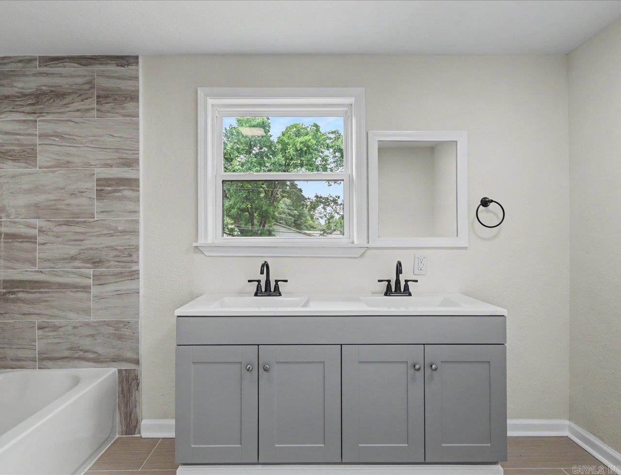 1703 Park Avenue Property Photo 35