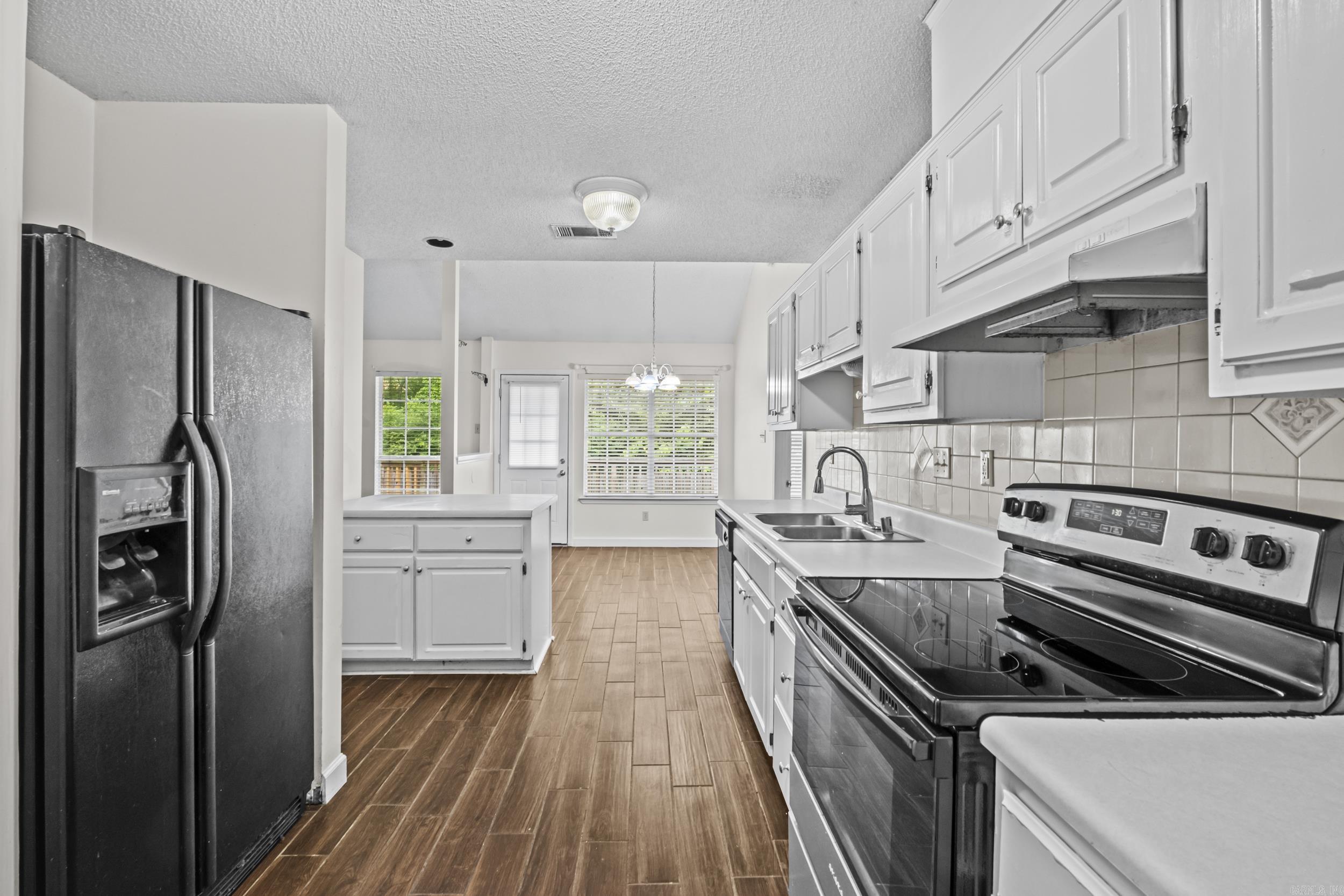 2402 Austin Oaks Drive Property Photo 4
