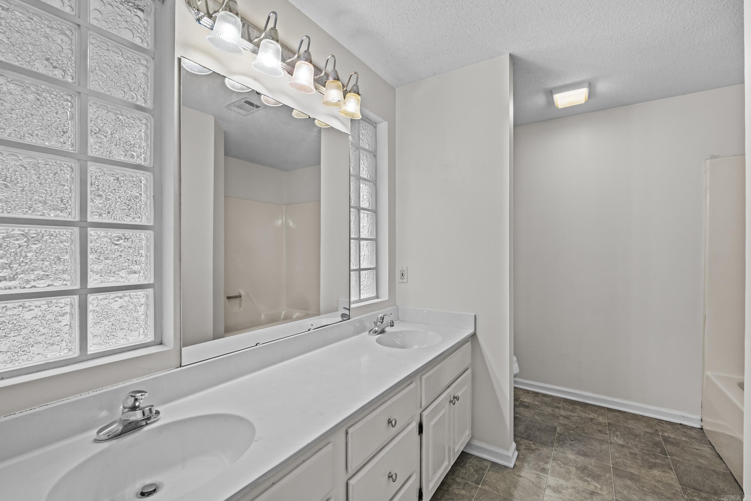 2402 Austin Oaks Drive Property Photo 20