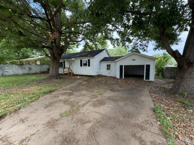 220 Willow Street Property Photo 1