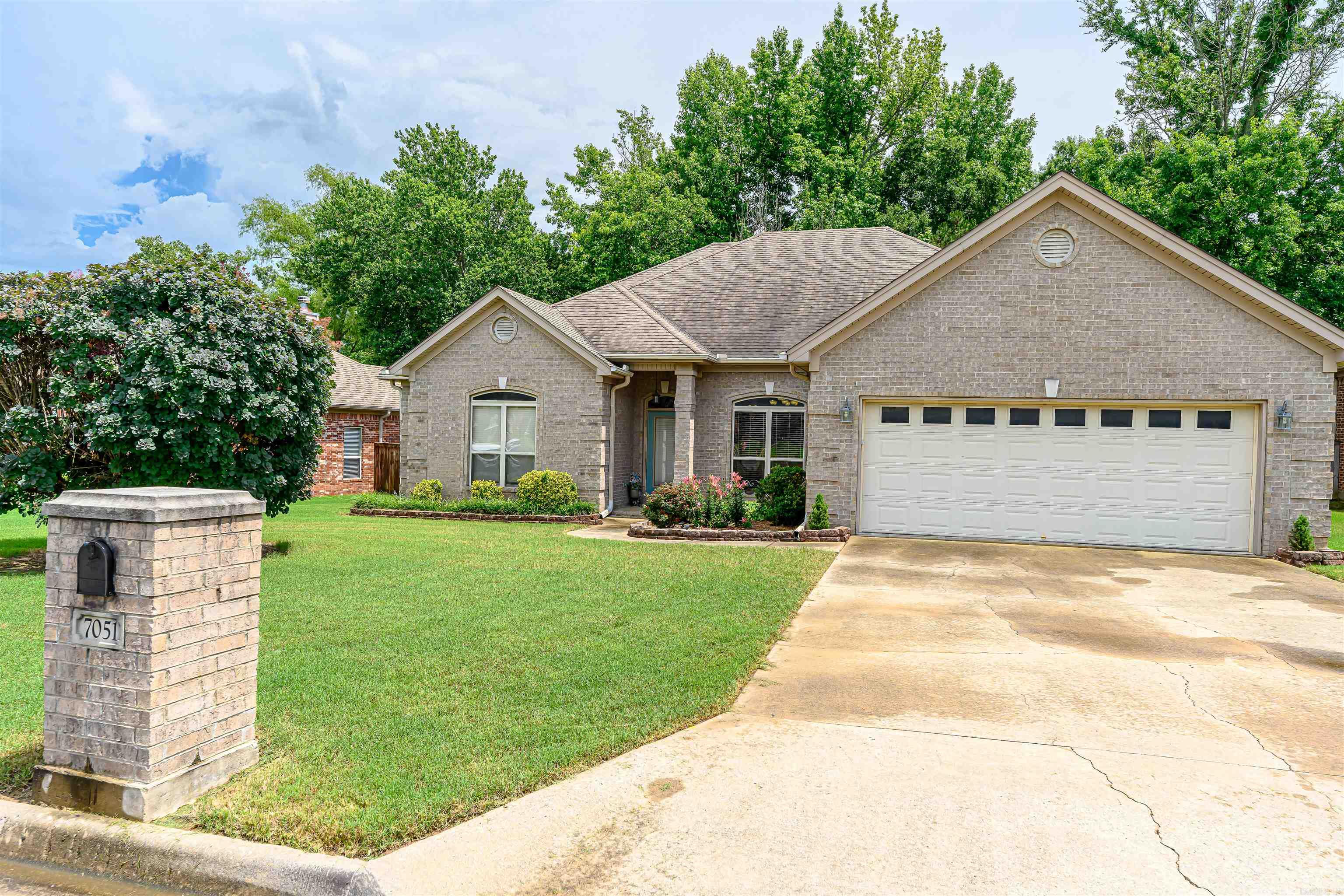 7051 E Ridge Drive Property Photo 1