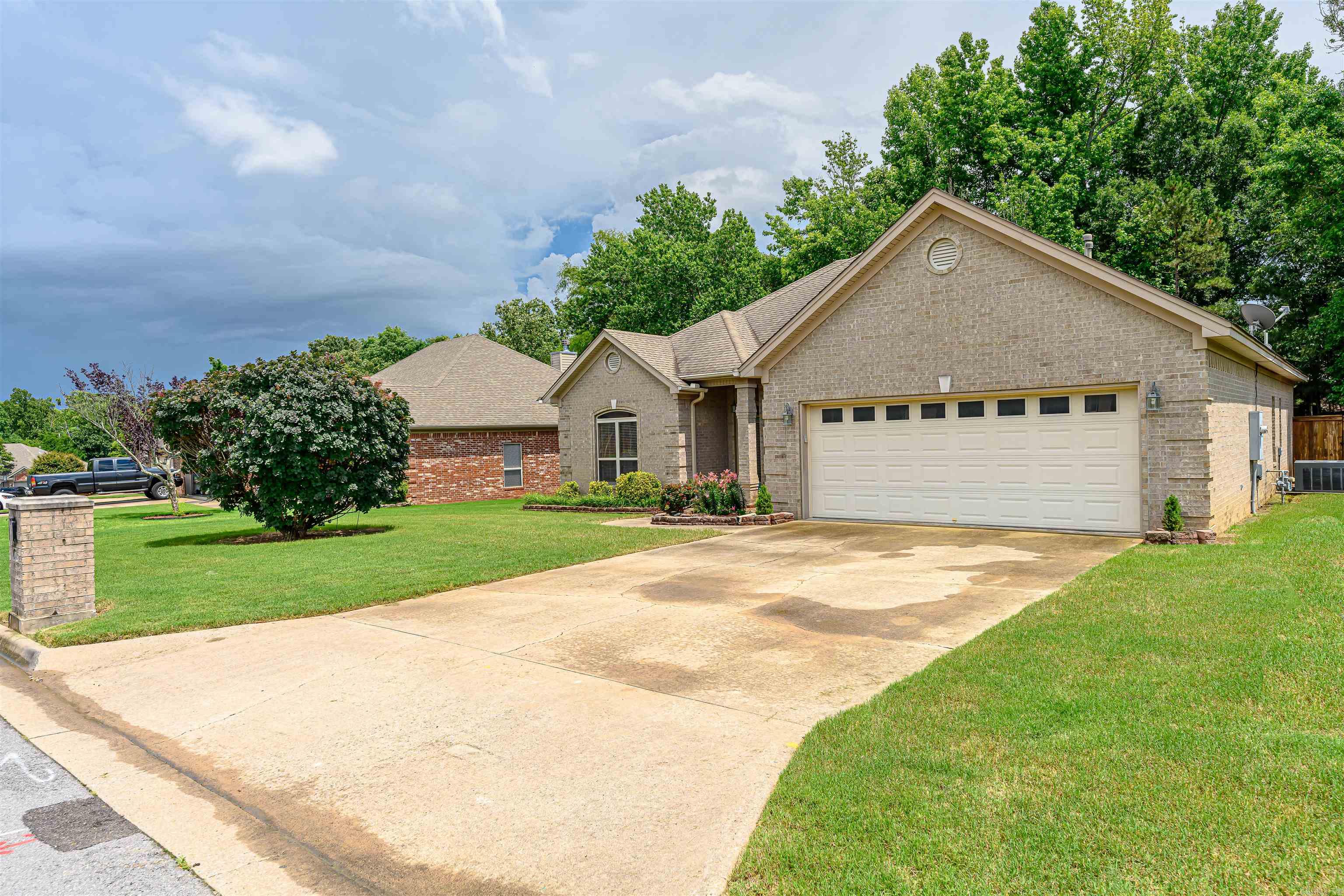 7051 E Ridge Drive Property Photo 2