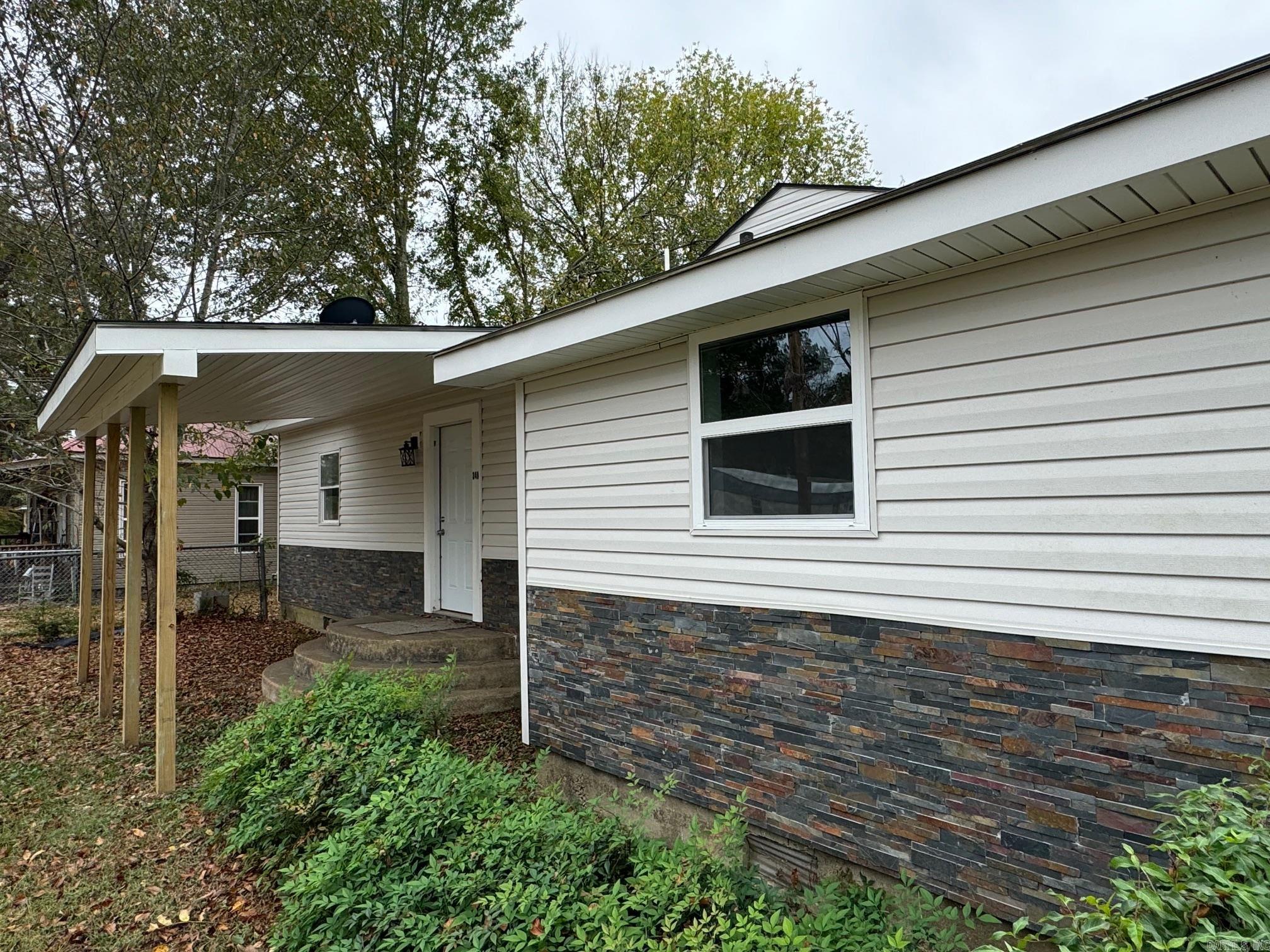 349 W Walnut Street Property Photo 2