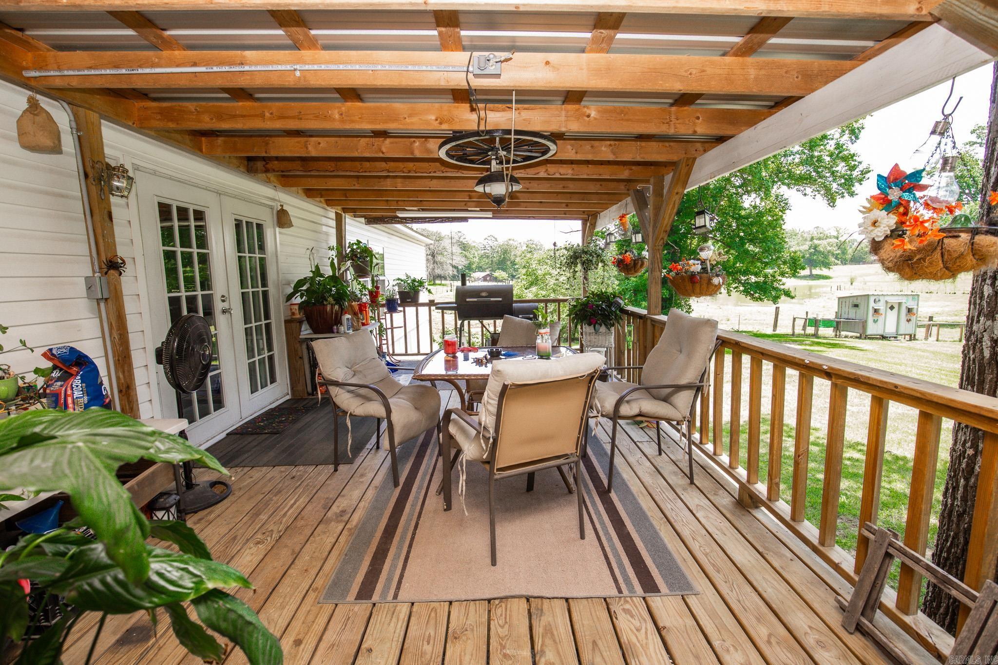 5417 Honeysuckle Road Property Photo 5