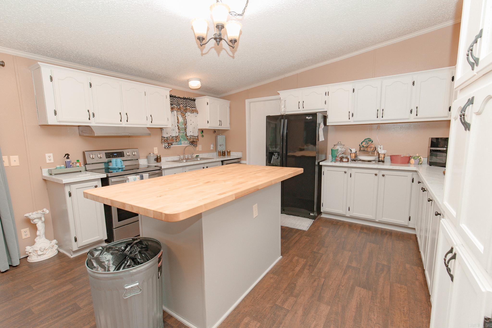 5417 Honeysuckle Road Property Photo 12