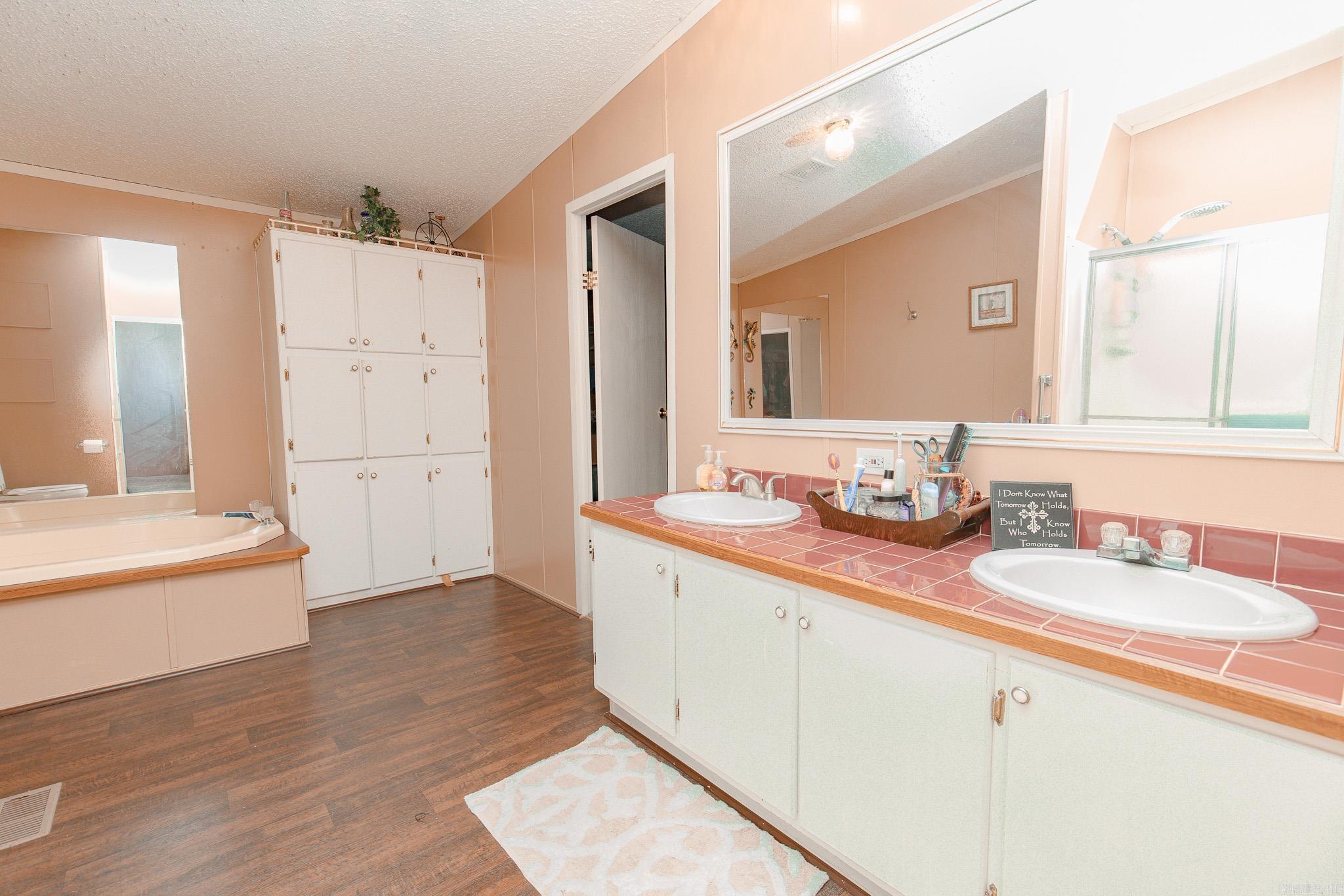 5417 Honeysuckle Road Property Photo 23