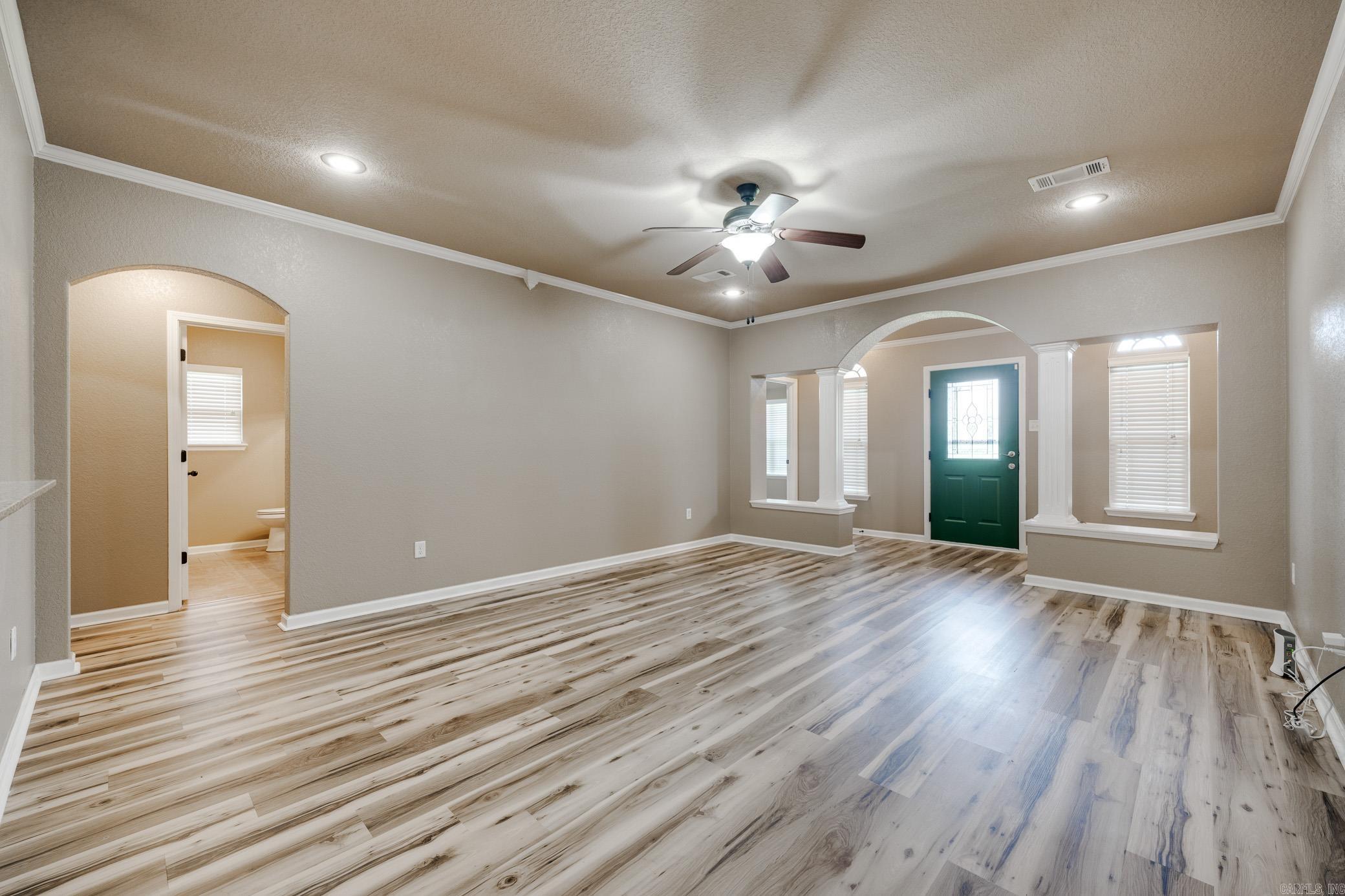 2925 Gladstone Drive Property Photo 3