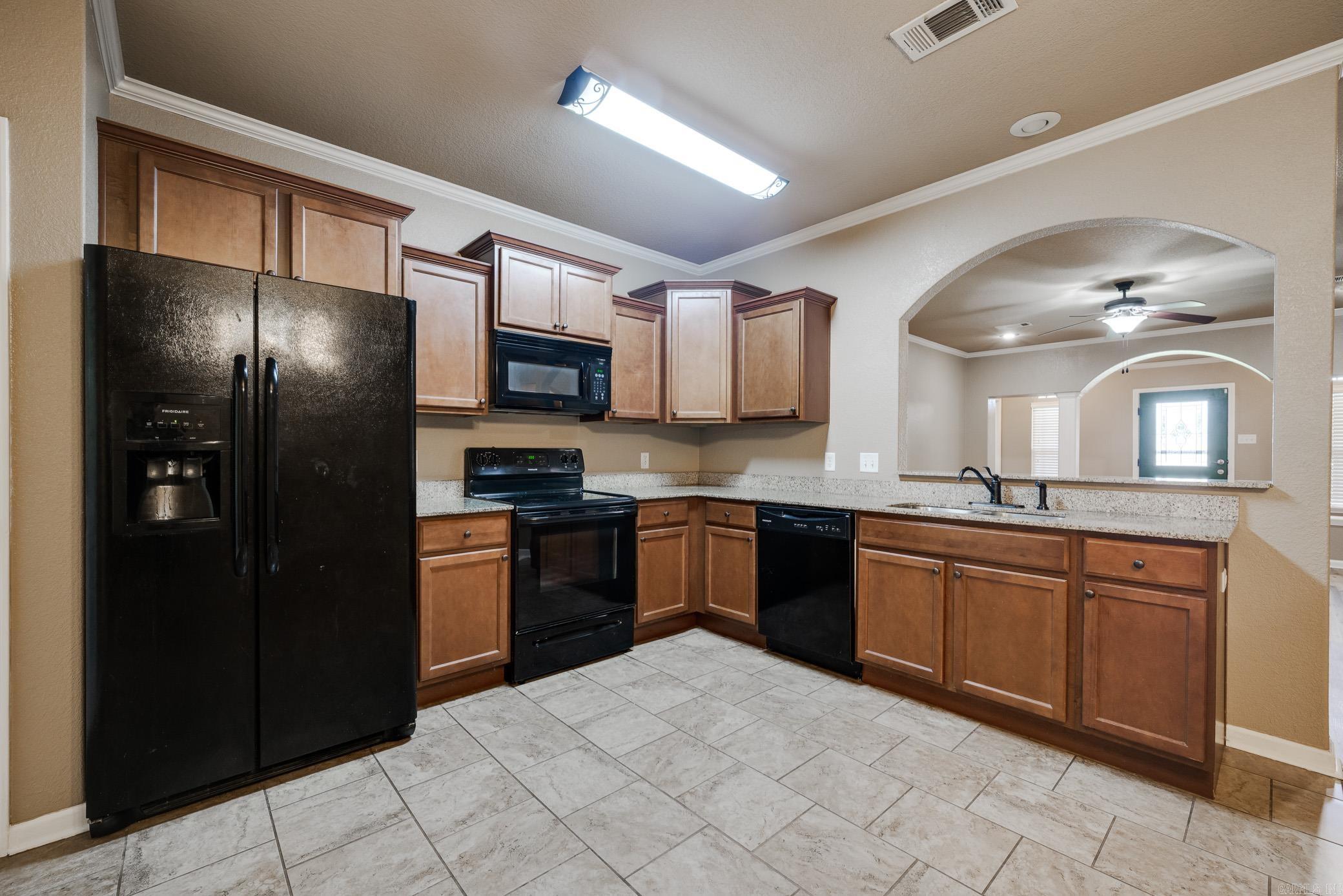 2925 Gladstone Drive Property Photo 7