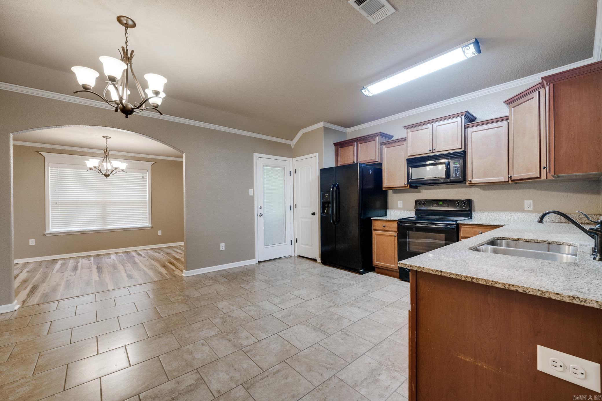 2925 Gladstone Drive Property Photo 8