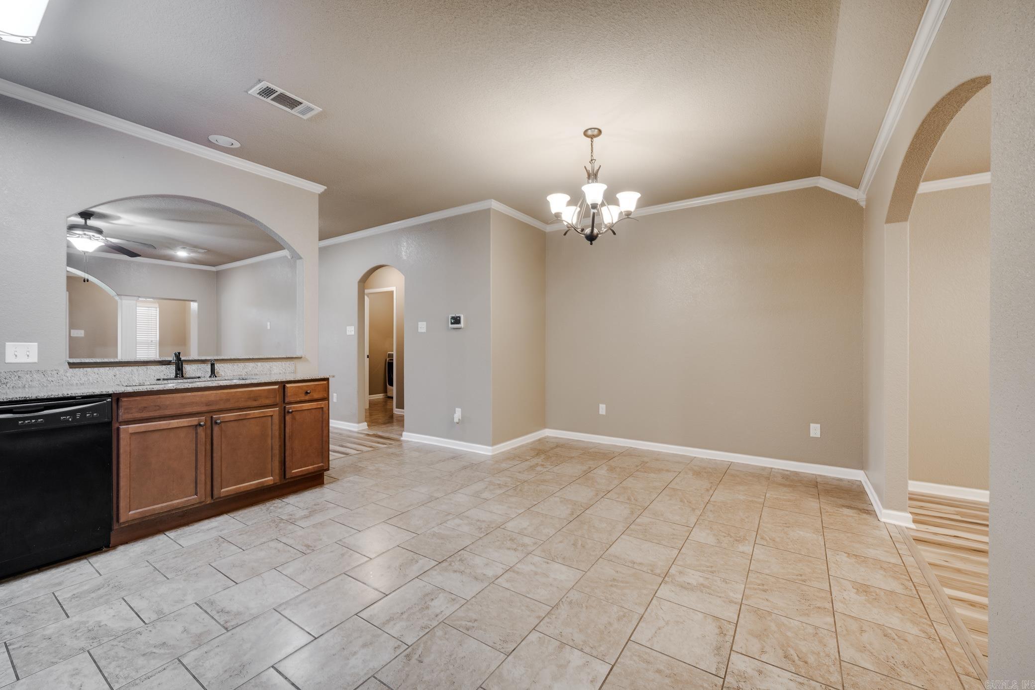 2925 Gladstone Drive Property Photo 9