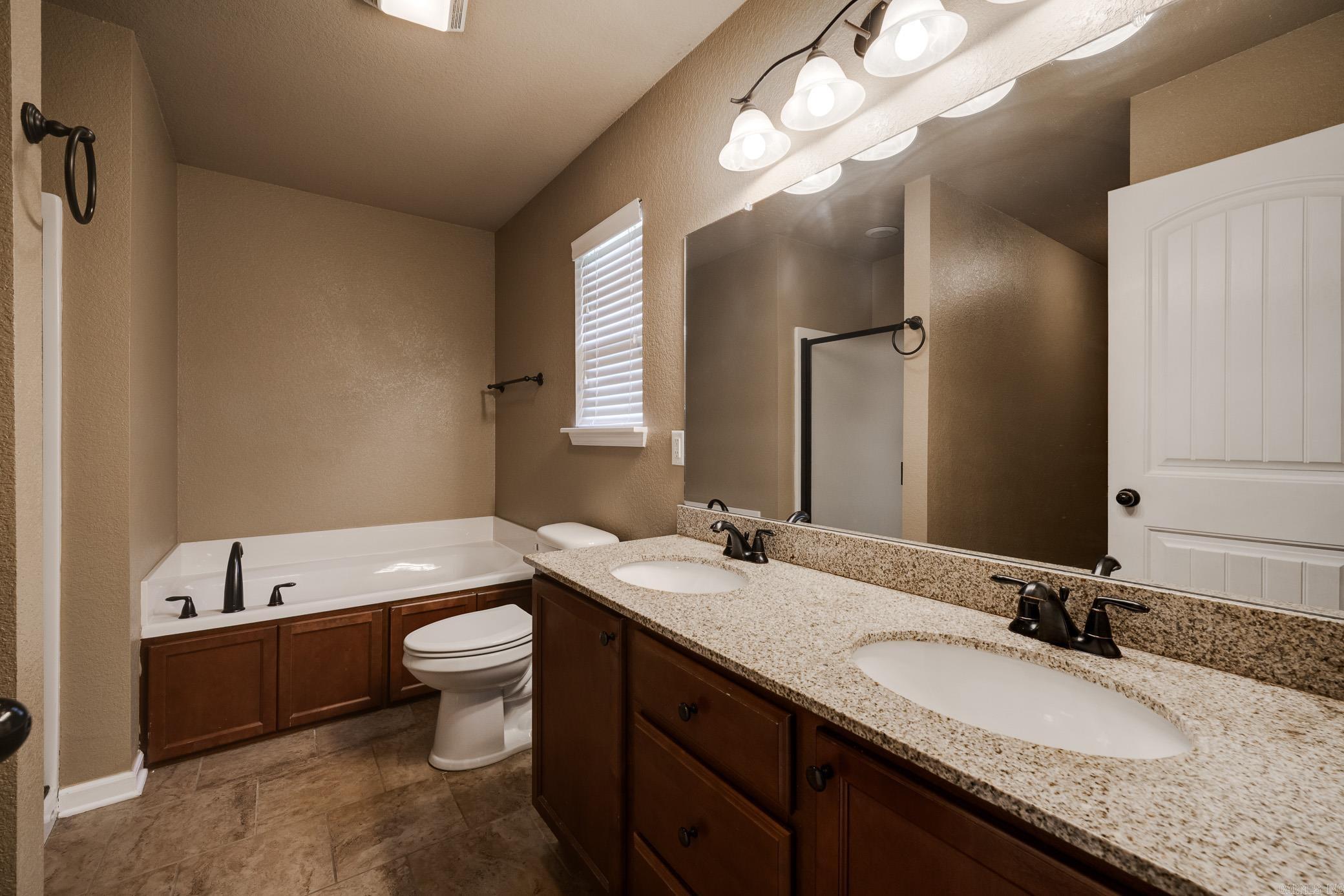 2925 Gladstone Drive Property Photo 19