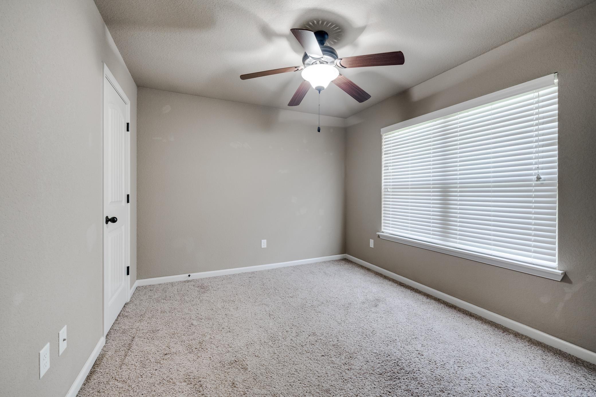 2925 Gladstone Drive Property Photo 23