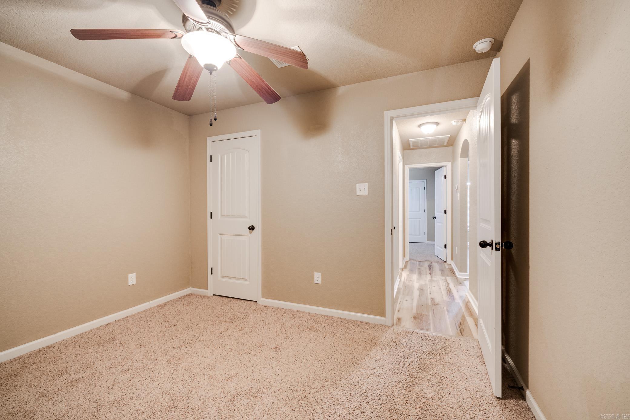 2925 Gladstone Drive Property Photo 27