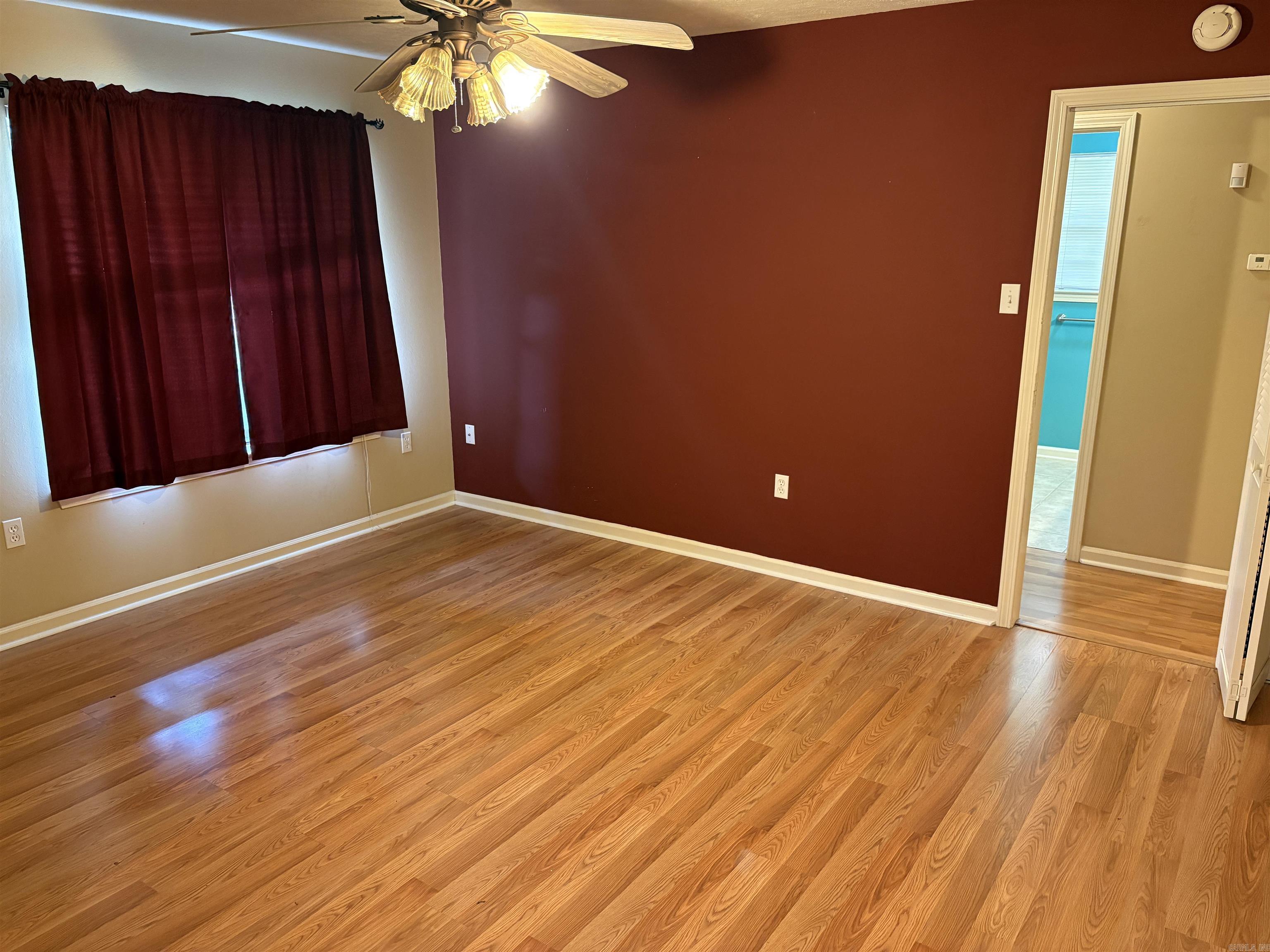 298 Niagra Falls Property Photo 5