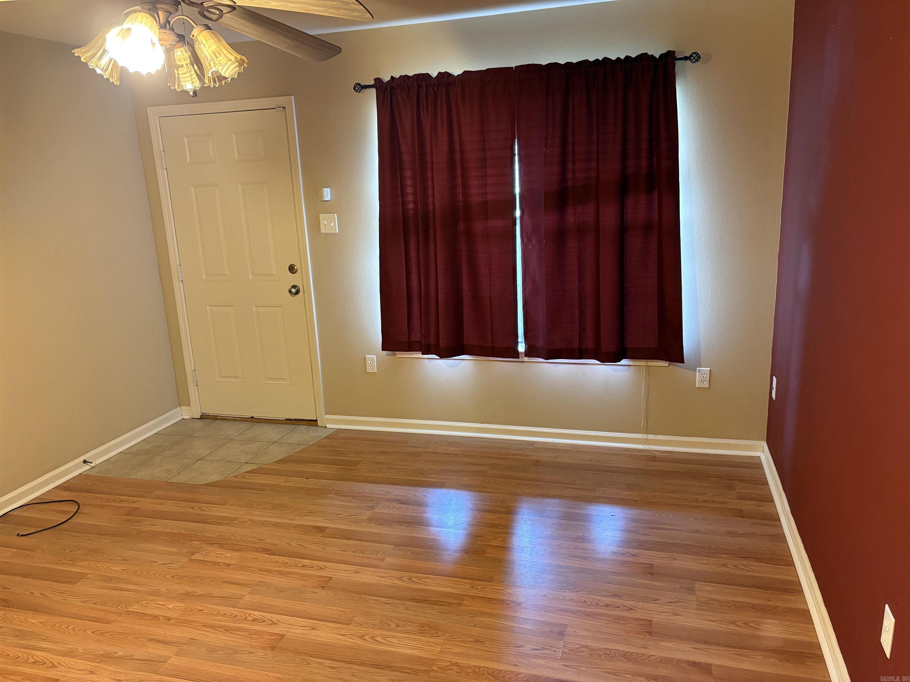 298 Niagra Falls Property Photo 6
