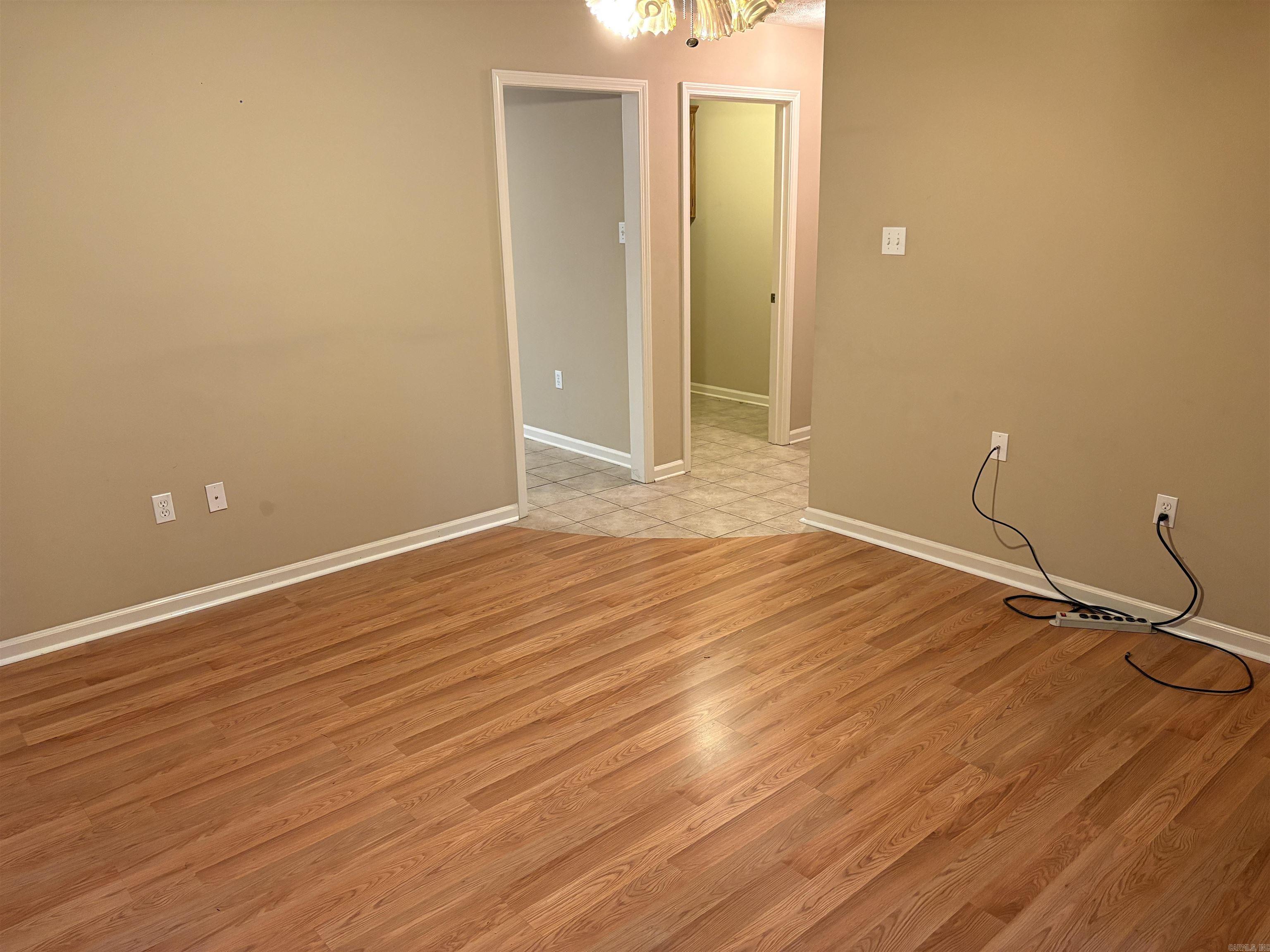 298 Niagra Falls Property Photo 7